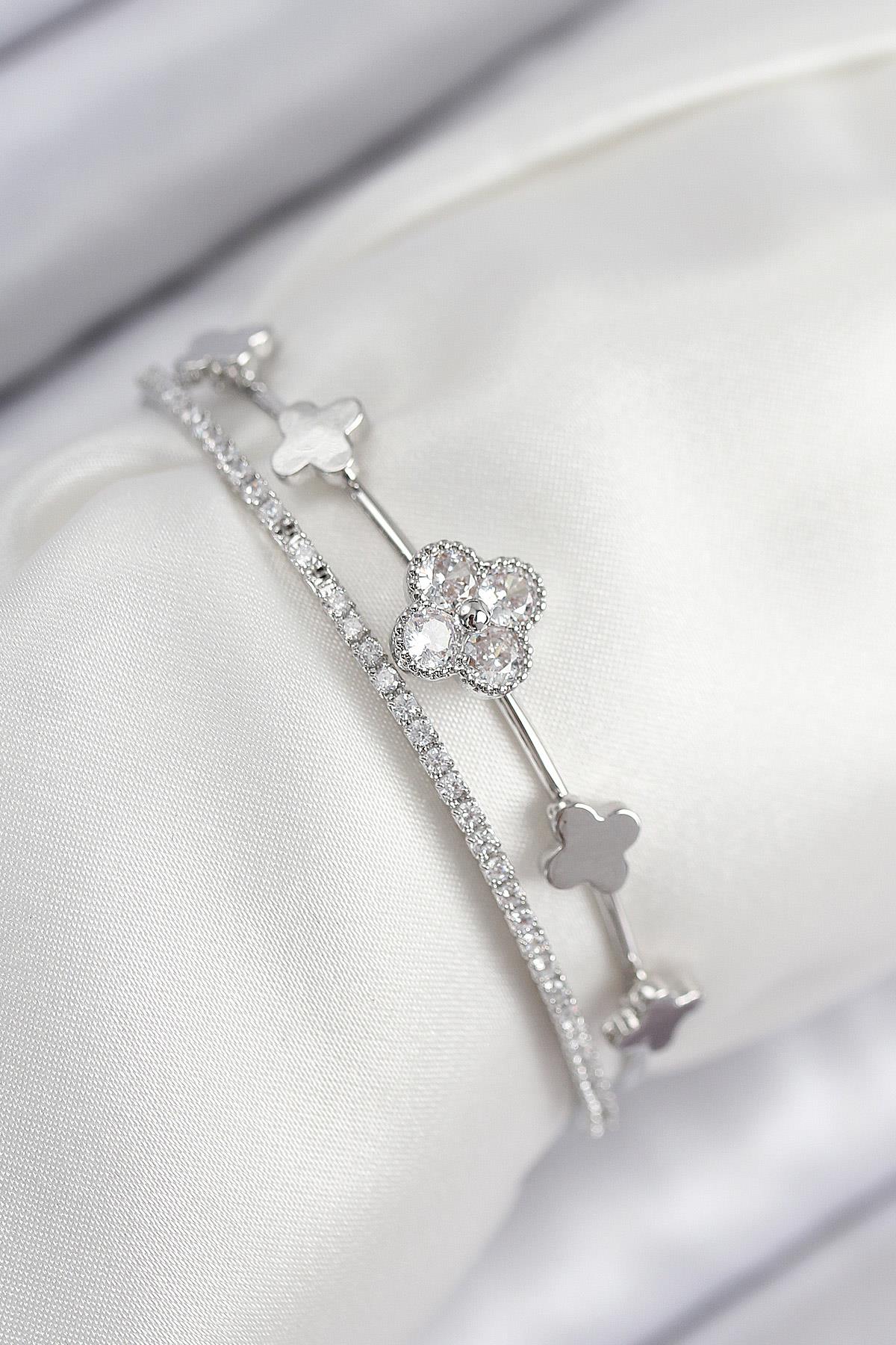 Pirinç Zirkon Taşlı Yonca Model Gümüş Renk Kadın Bileklik