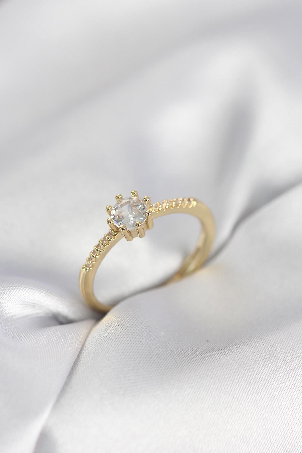 Tek Taş Model Gold Renk Zirkon Taşlı Kadın Yüzük