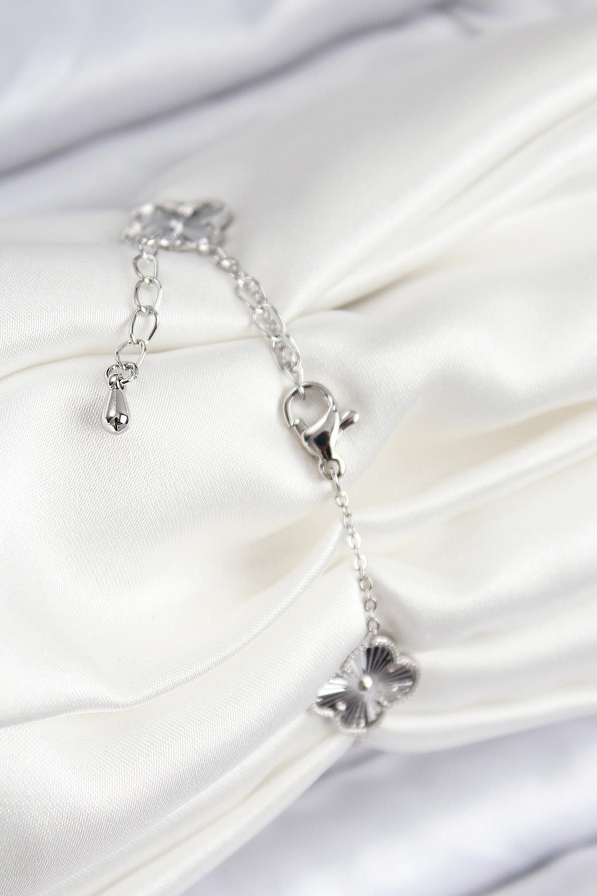 VIP Pirinç Yonca Model Gümüş Renk Kadın Bileklik