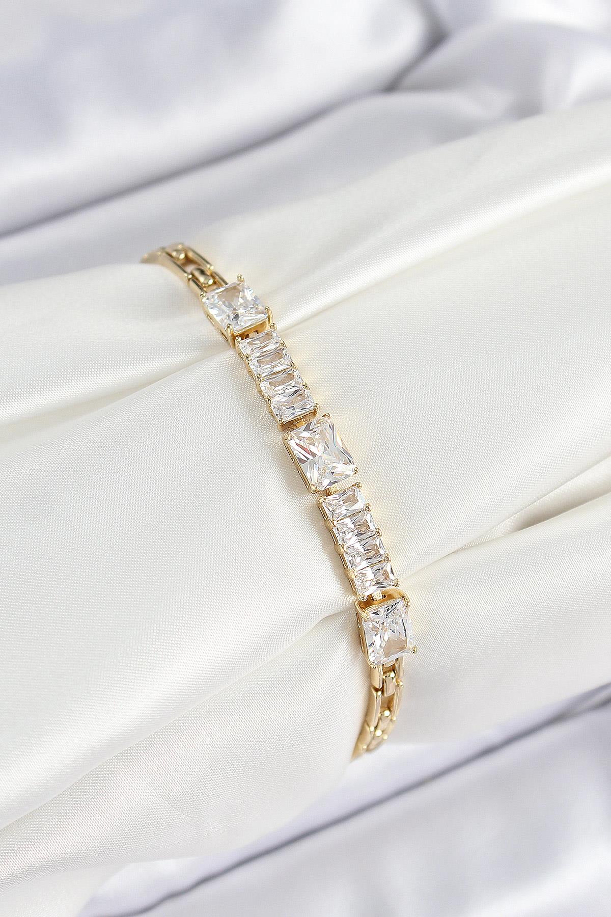 Xuping Pirinç Parçalı Su Yolu Model Gold Renk Kadın Bileklik