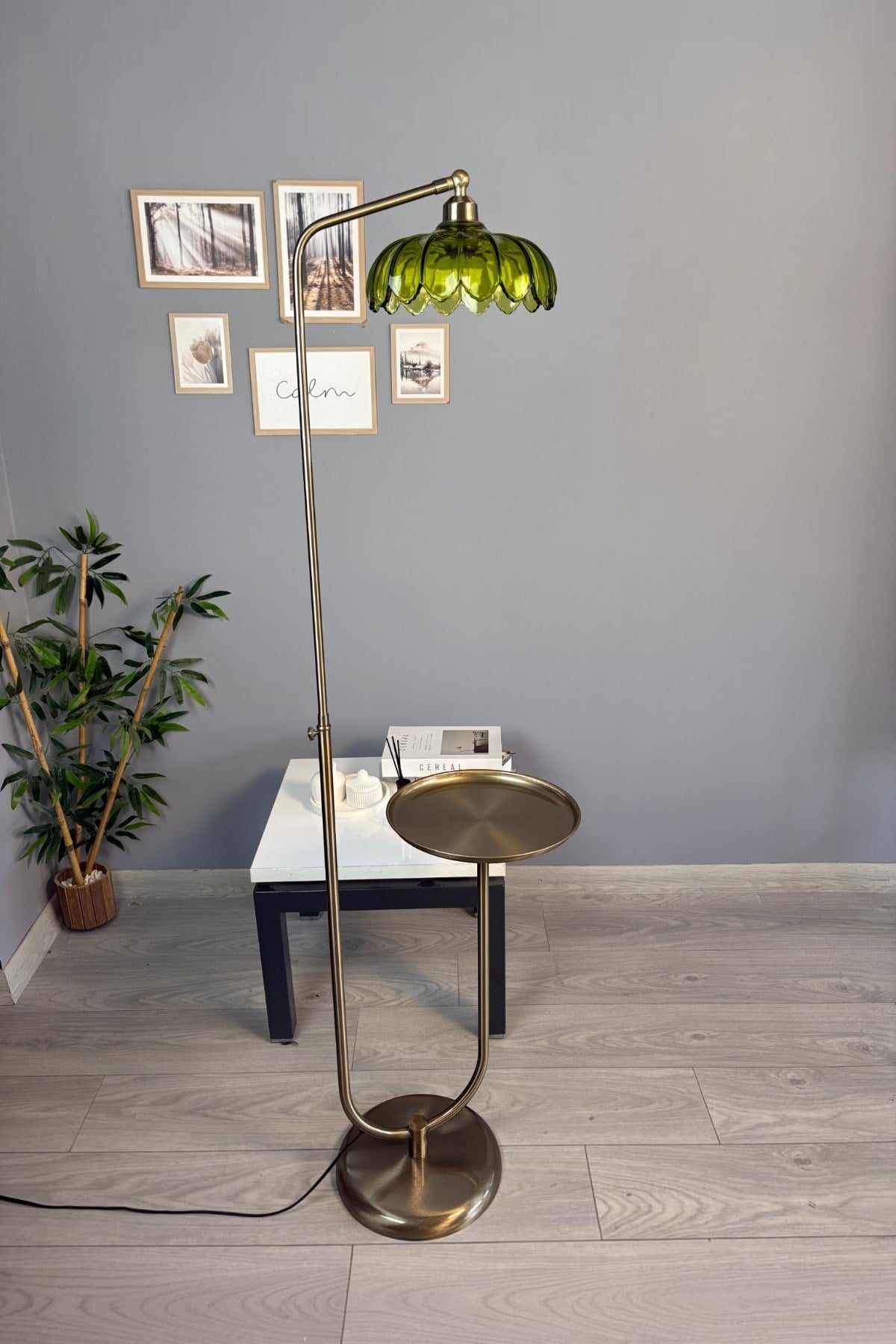 Bloom Yeşil Cam Lambader Modern Dekoratif Metal Oturma Odası Zemin Lambası