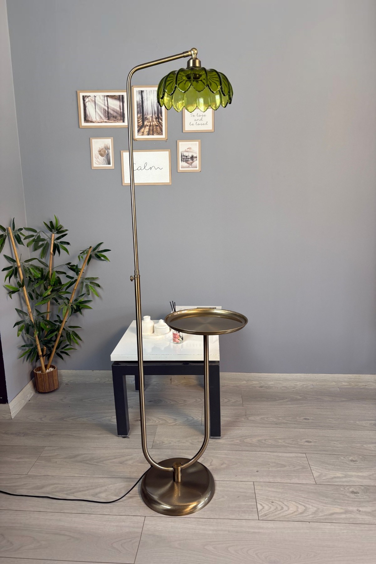 Bloom Yeşil Cam Lambader Modern Dekoratif Metal Oturma Odası Zemin Lambası