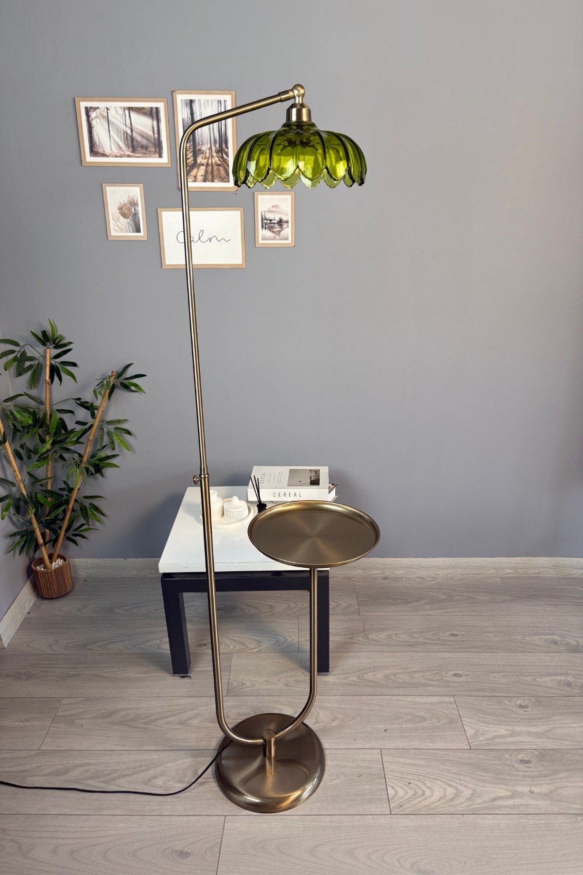Bloom Yeşil Cam Lambader Modern Dekoratif Metal Oturma Odası Zemin Lambası