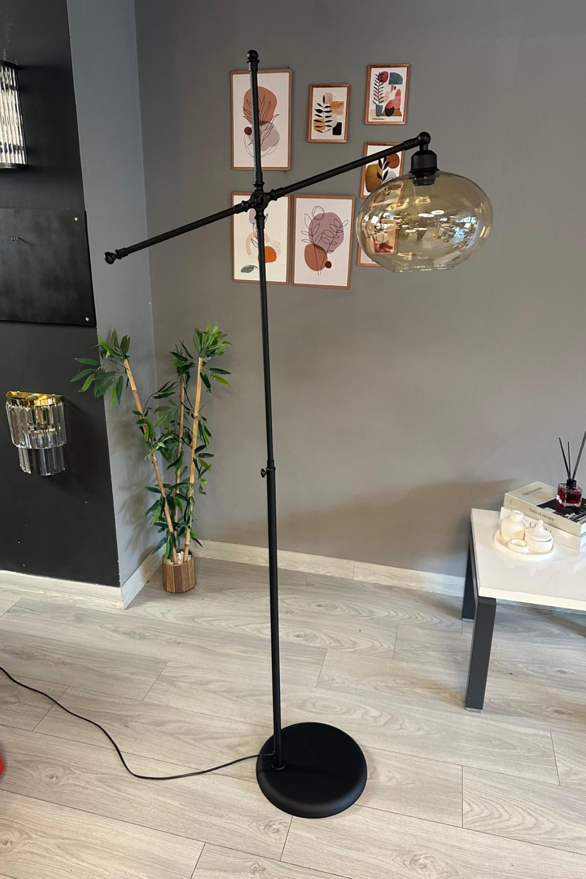 Cam Bal Rengi Lambader Siyah Metal Gövde Modern Oturma Odası