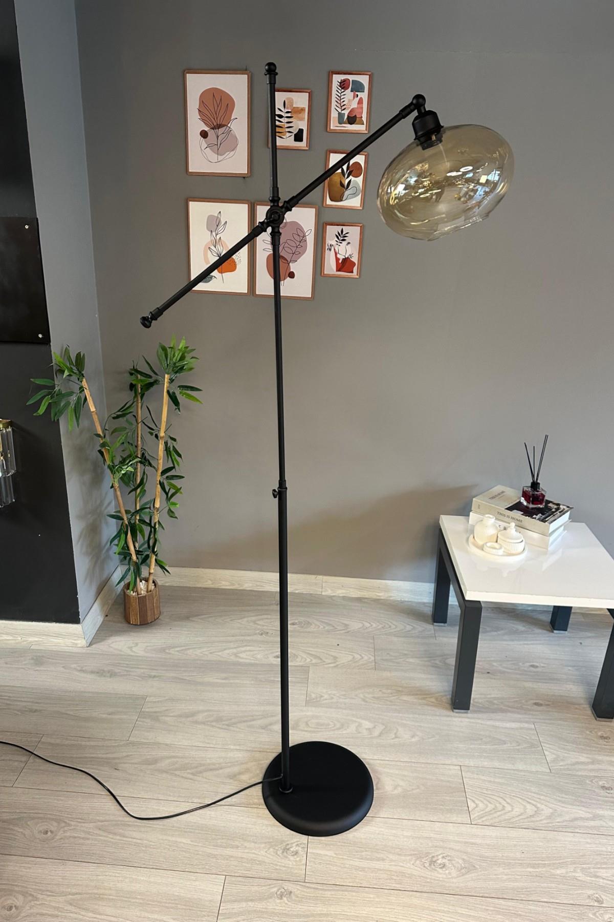 Cam Bal Rengi Lambader Siyah Metal Gövde Modern Oturma Odası