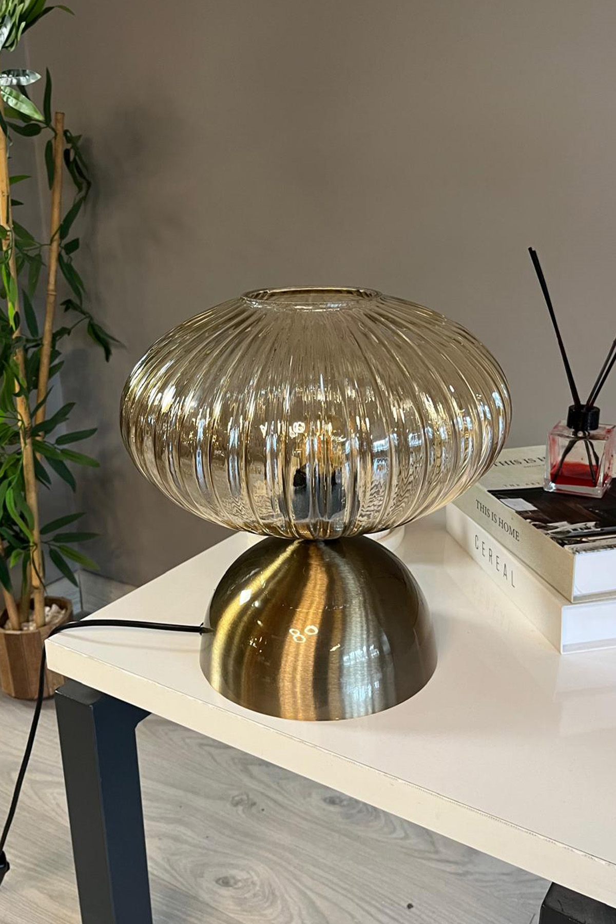 Elegant Bal Rengi Cam Masaüstü Abajur E27
