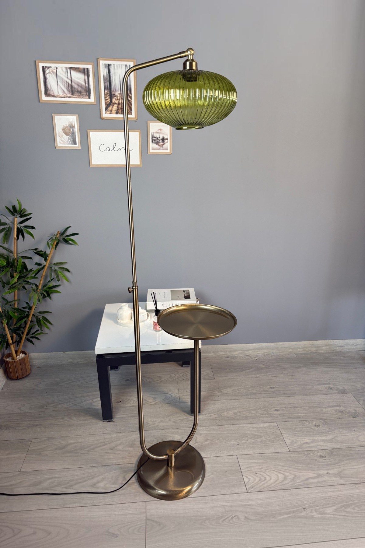Elegant Yeşil Cam Lambader Modern Dekoratif Metal Oturma Odası Zemin Lambası