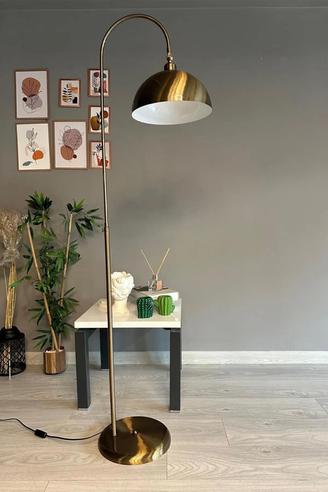 Eskitme Lambader Hareketli Başlık Modern Dekoratif Metal Oturma Odası Çalışma Odası Zemin Lambası