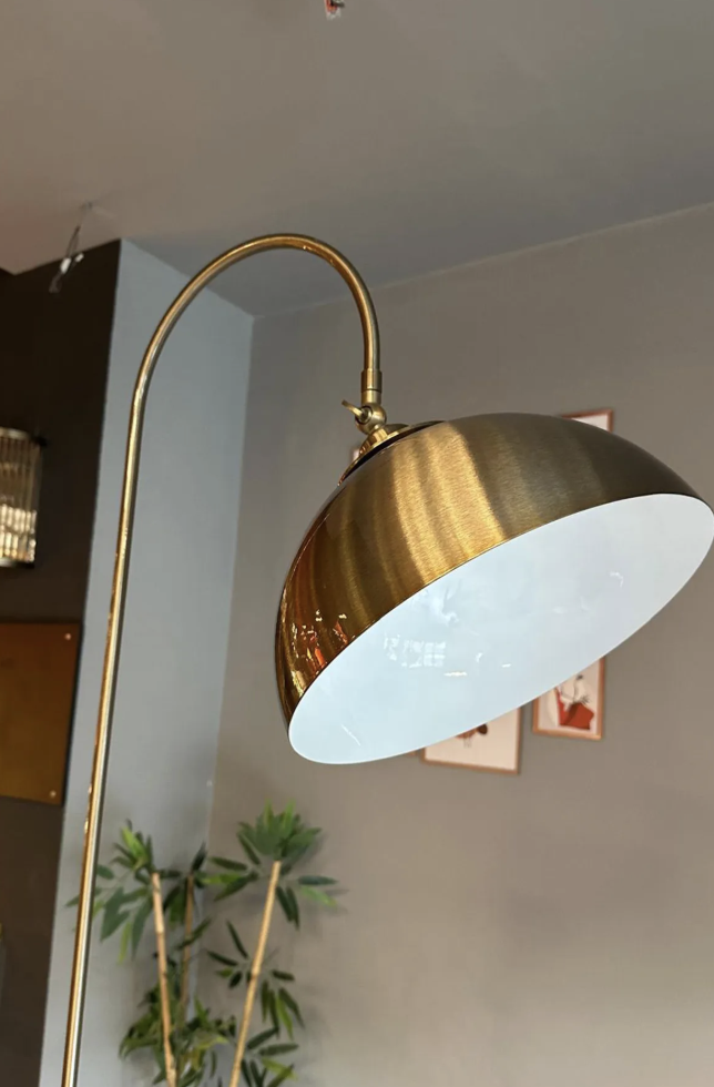 Eskitme Lambader Hareketli Ufo Başlık Modern Dekoratif Metal Oturma Çalışma Odası Zemin Lambası