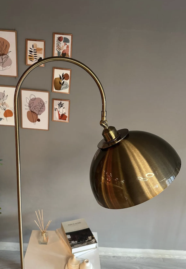 Eskitme Lambader Hareketli Ufo Başlık Modern Dekoratif Metal Oturma Çalışma Odası Zemin Lambası