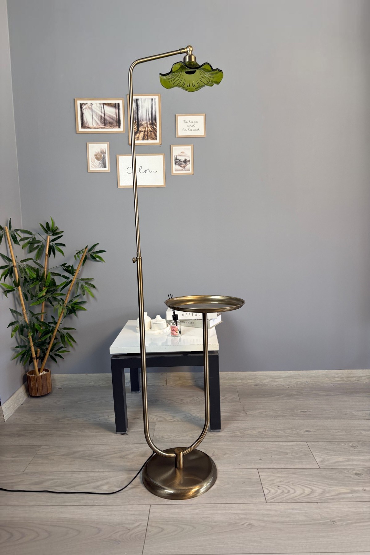 Flora Yeşil Cam Lambader Modern Dekoratif Metal Oturma Odası Zemin Lambası