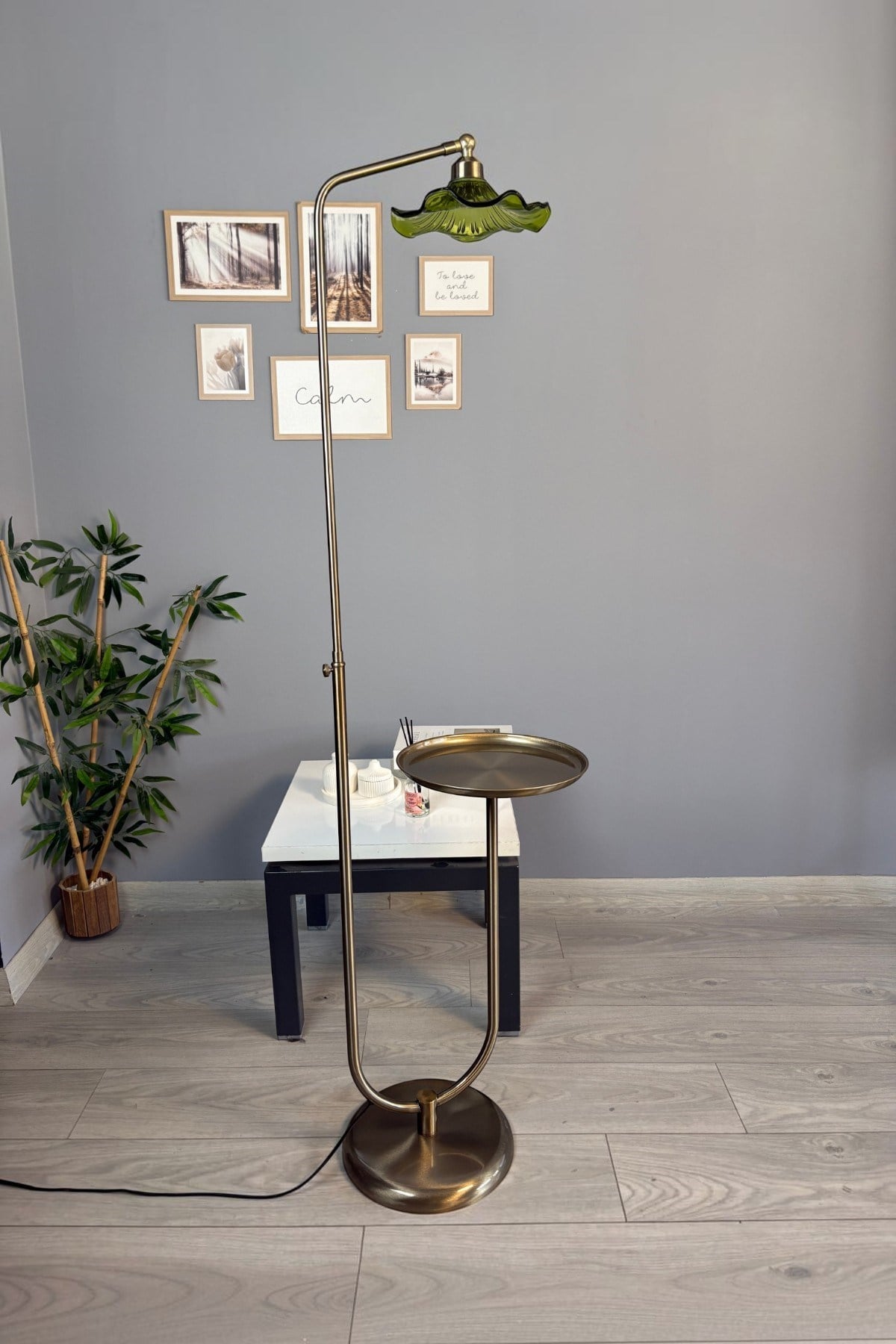 Flora Yeşil Cam Lambader Modern Dekoratif Metal Oturma Odası Zemin Lambası
