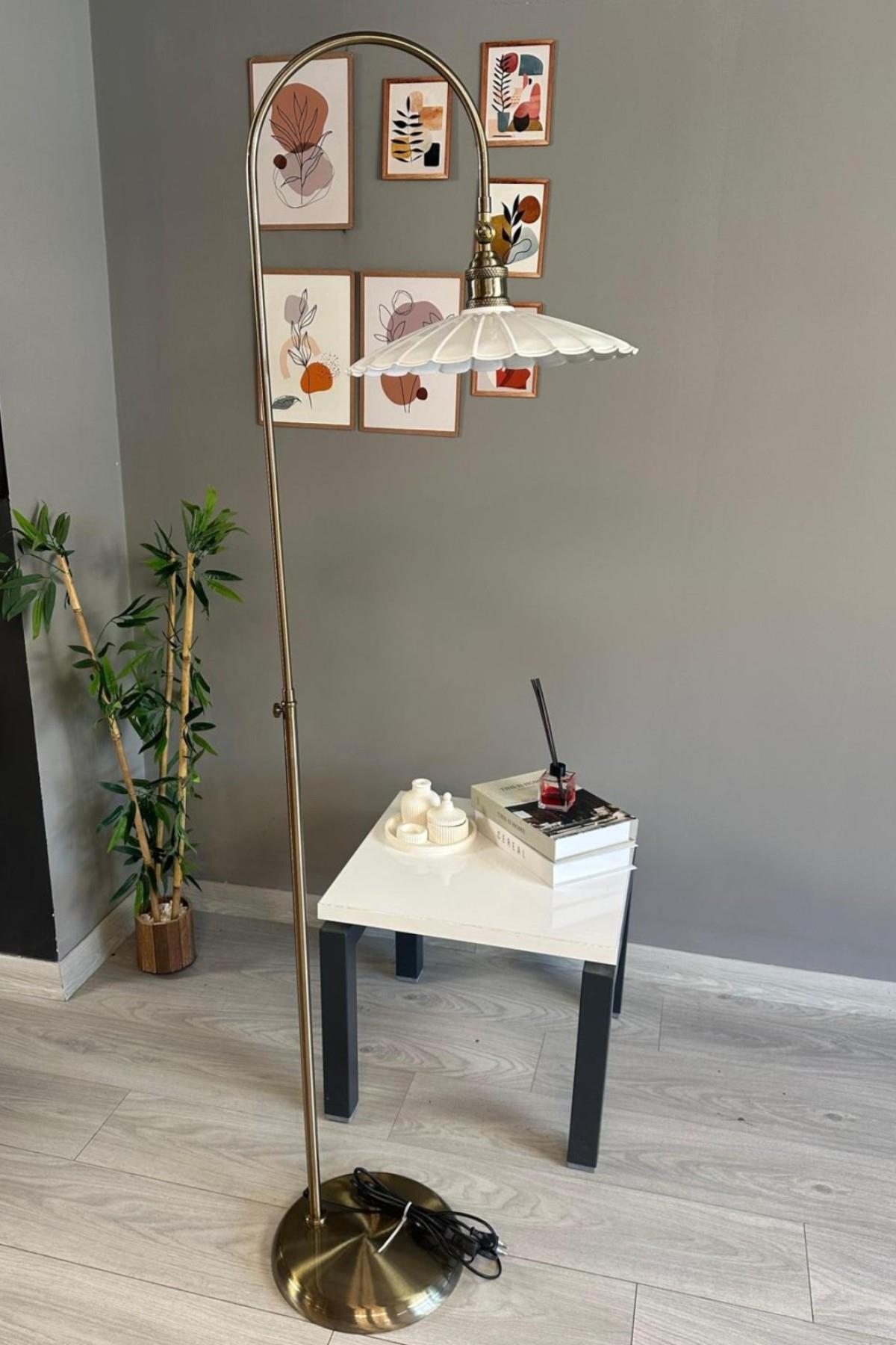 Flower Lambader Beyaz Lale Başlık Modern Dekoratif Metal Oturma Odası Çalışma Odası