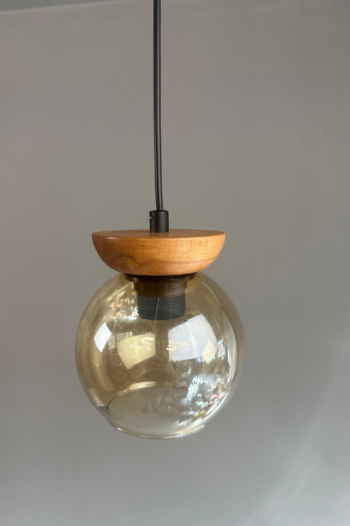 Oria Bal Rengi Cam Tekli Avize Ahşap Tabak Başlık Retro Sarkıt Lamba Salon Aydınlatma