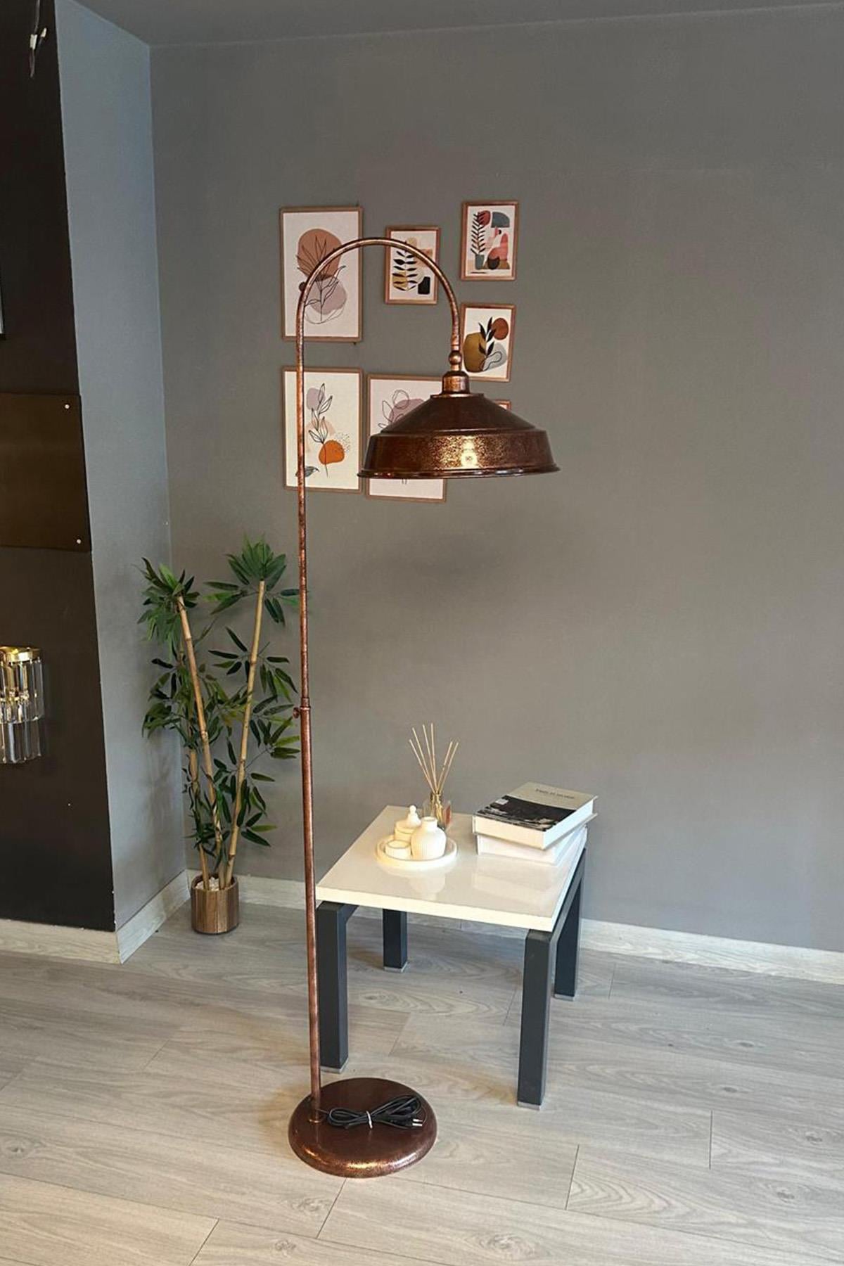 Patina Lambader Modern Dekoratif Metal Oturma Odası Çalışma Odası Zemin Lambası