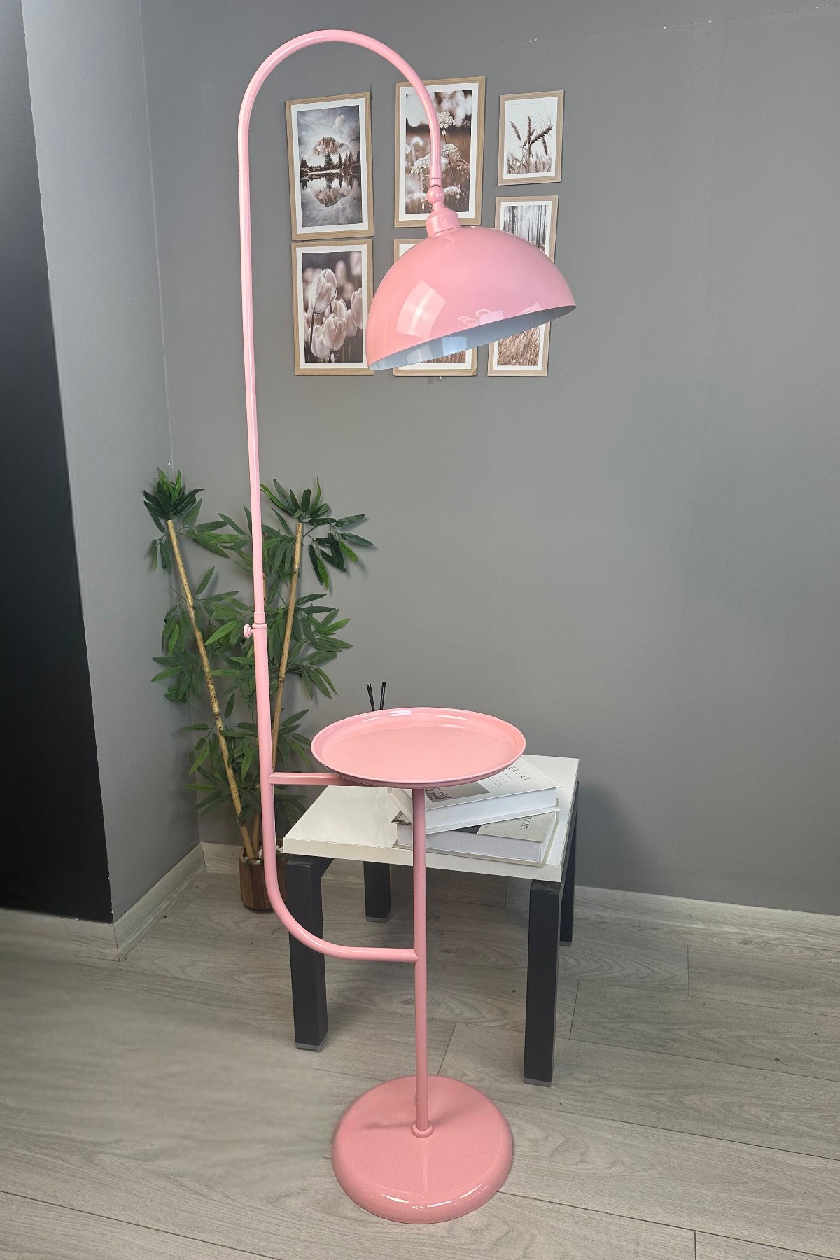 Pembe Metal Sehpalı Hareketli Başlık E27 Lambader