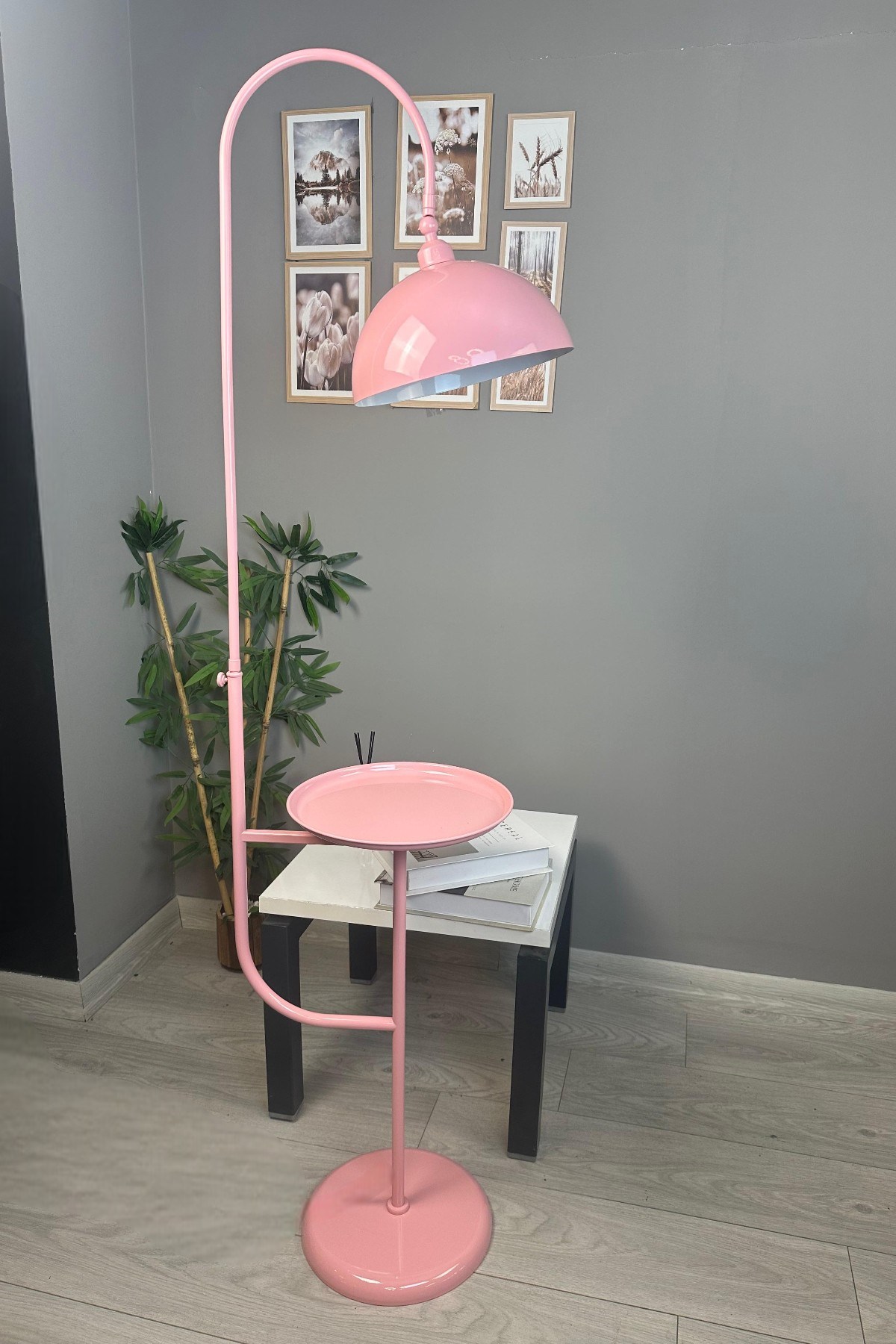 Pembe Metal Sehpalı Hareketli Başlık E27 Lambader