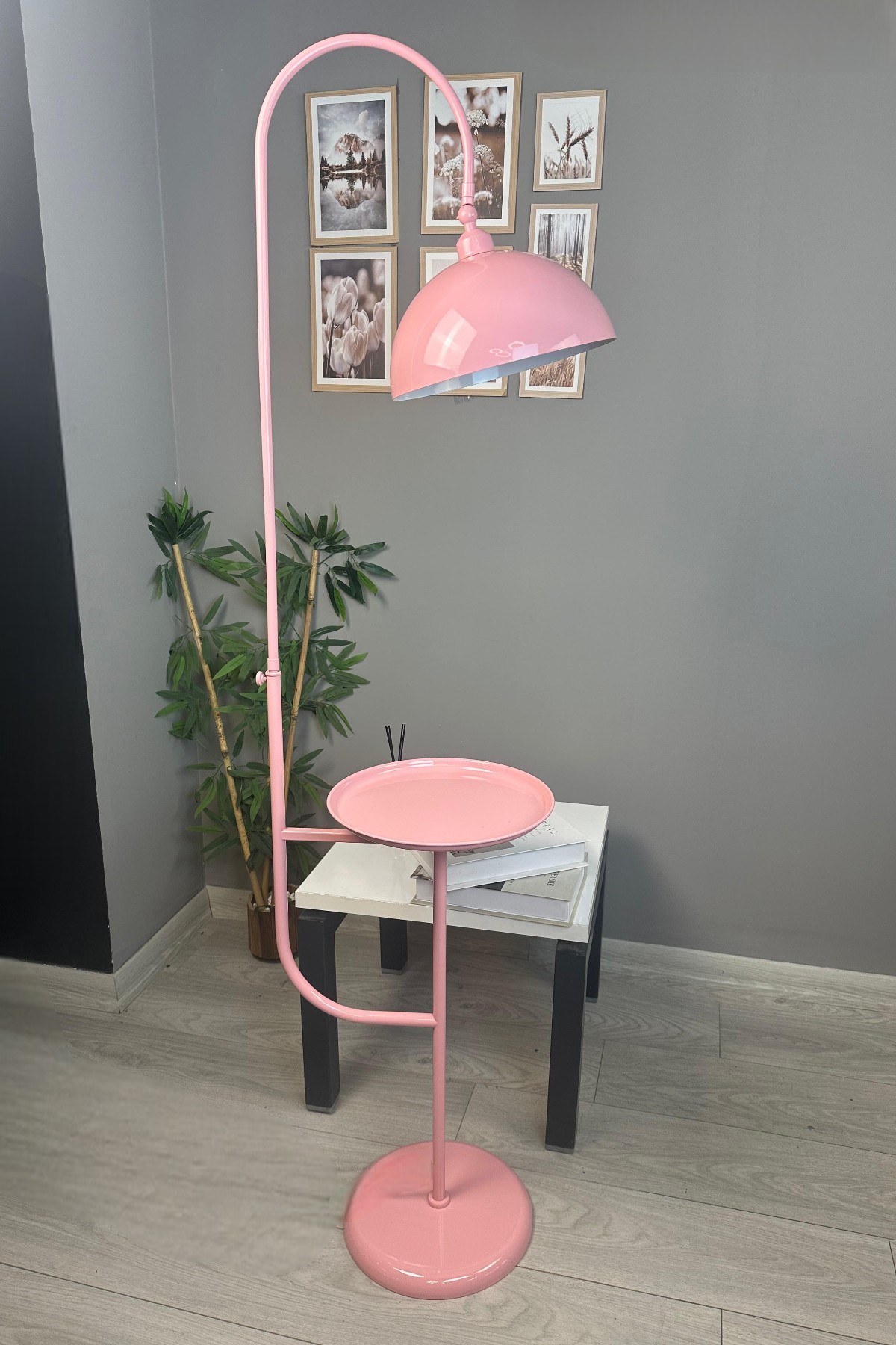 Pembe Metal Sehpalı Hareketli Başlık E27 Lambader
