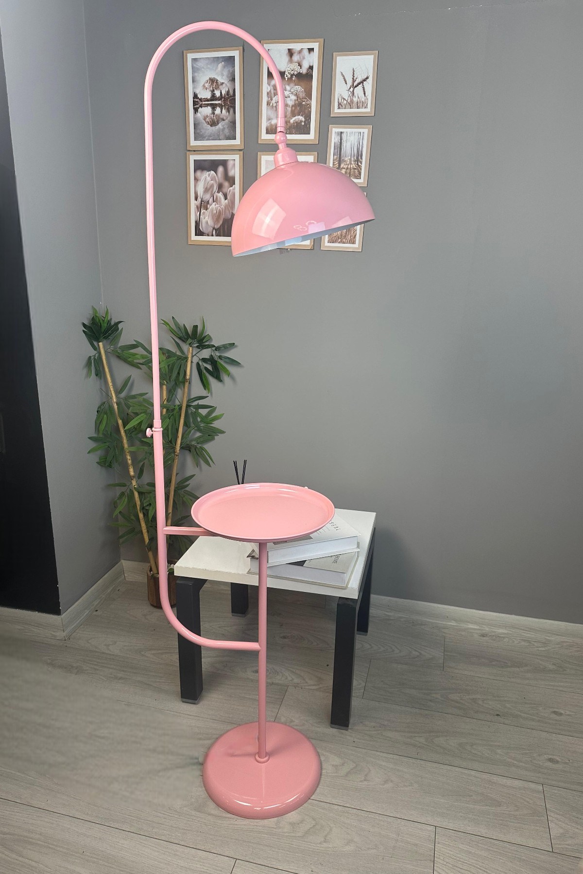 Pembe Metal Sehpalı Hareketli Başlık E27 Lambader