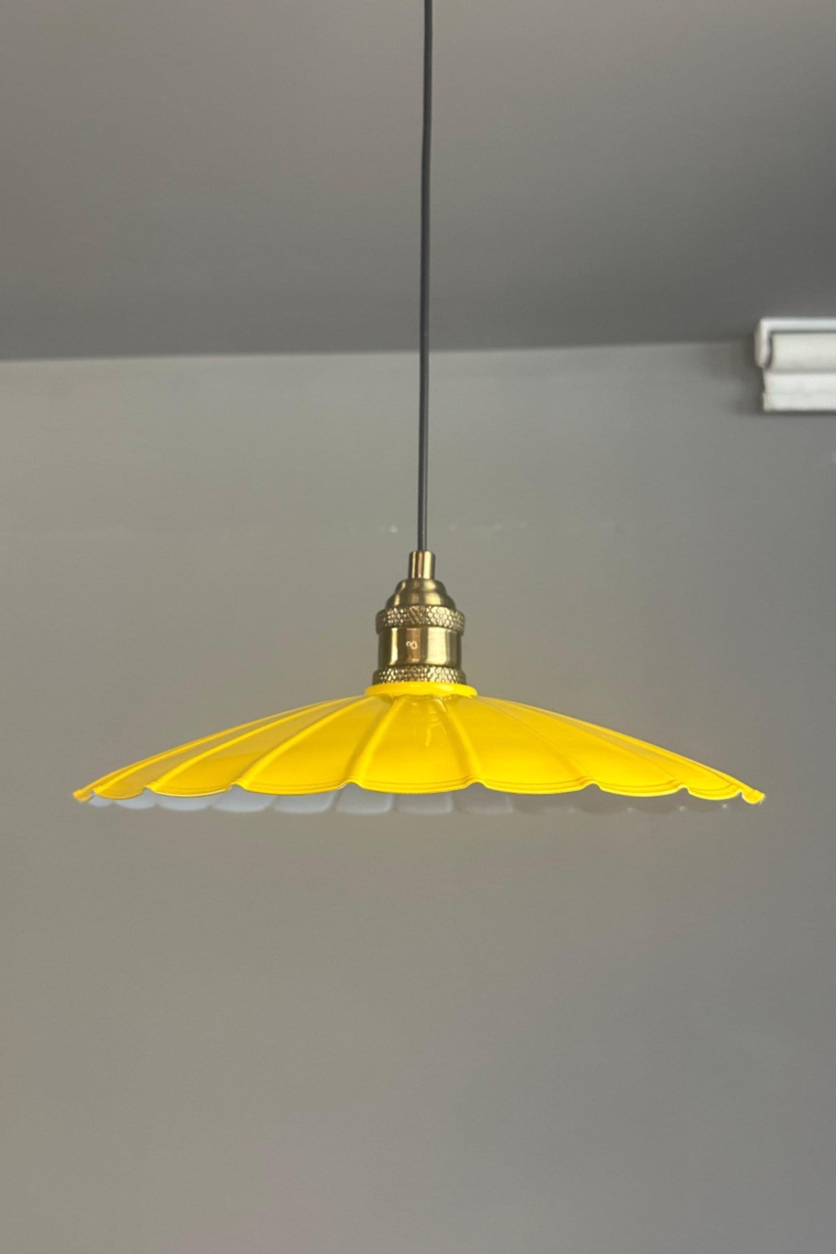 Risso Açık Sarı Metal Büyük Avize Lale Başlık Tekli Rustik Cafe Modern Sarkıt Aydınlatma