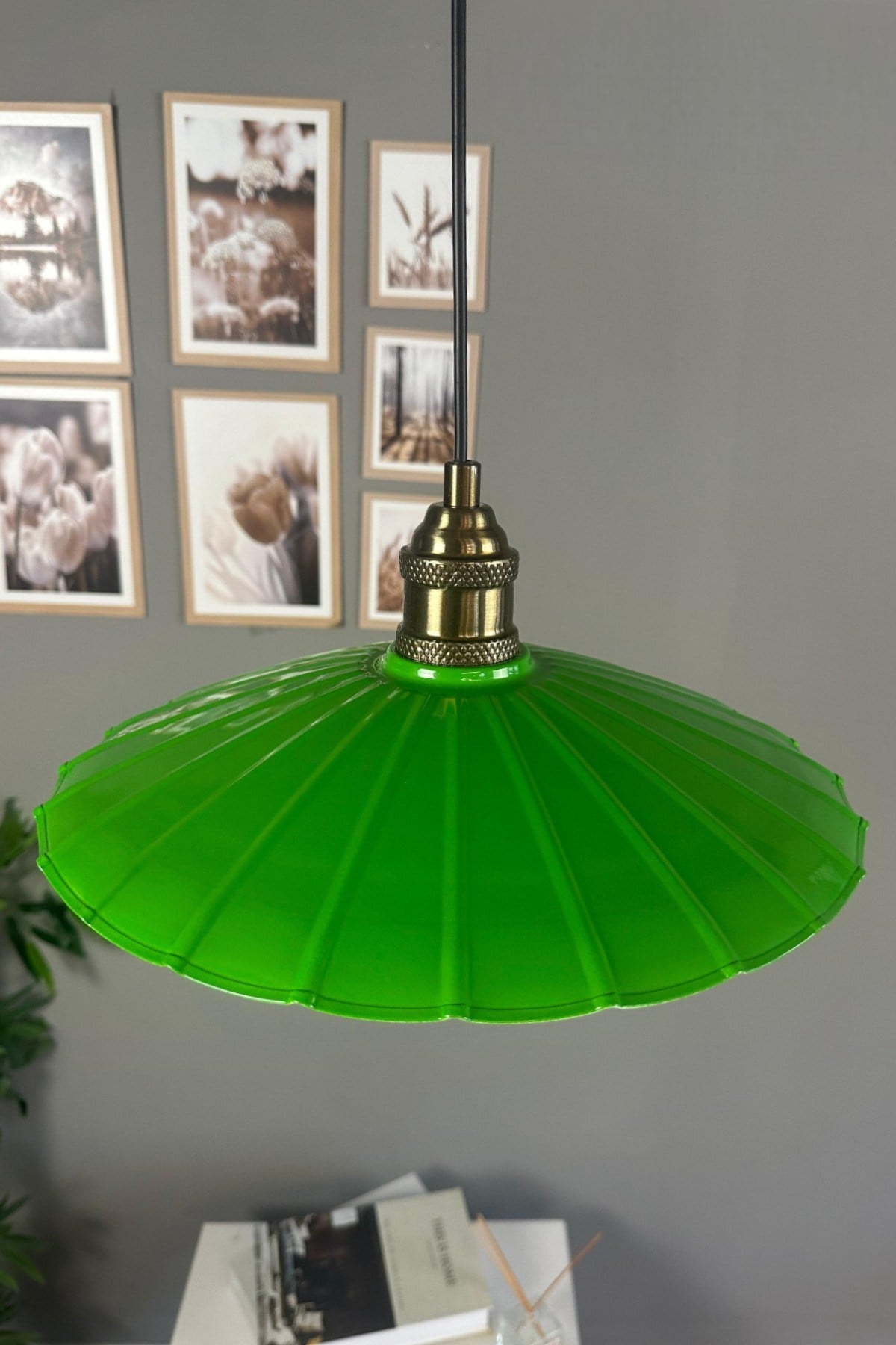 Risso Fıstık Yeşili Metal Büyük Avize Lale Başlık Tekli Rustik Cafe Modern Sarkıt Aydınlatma