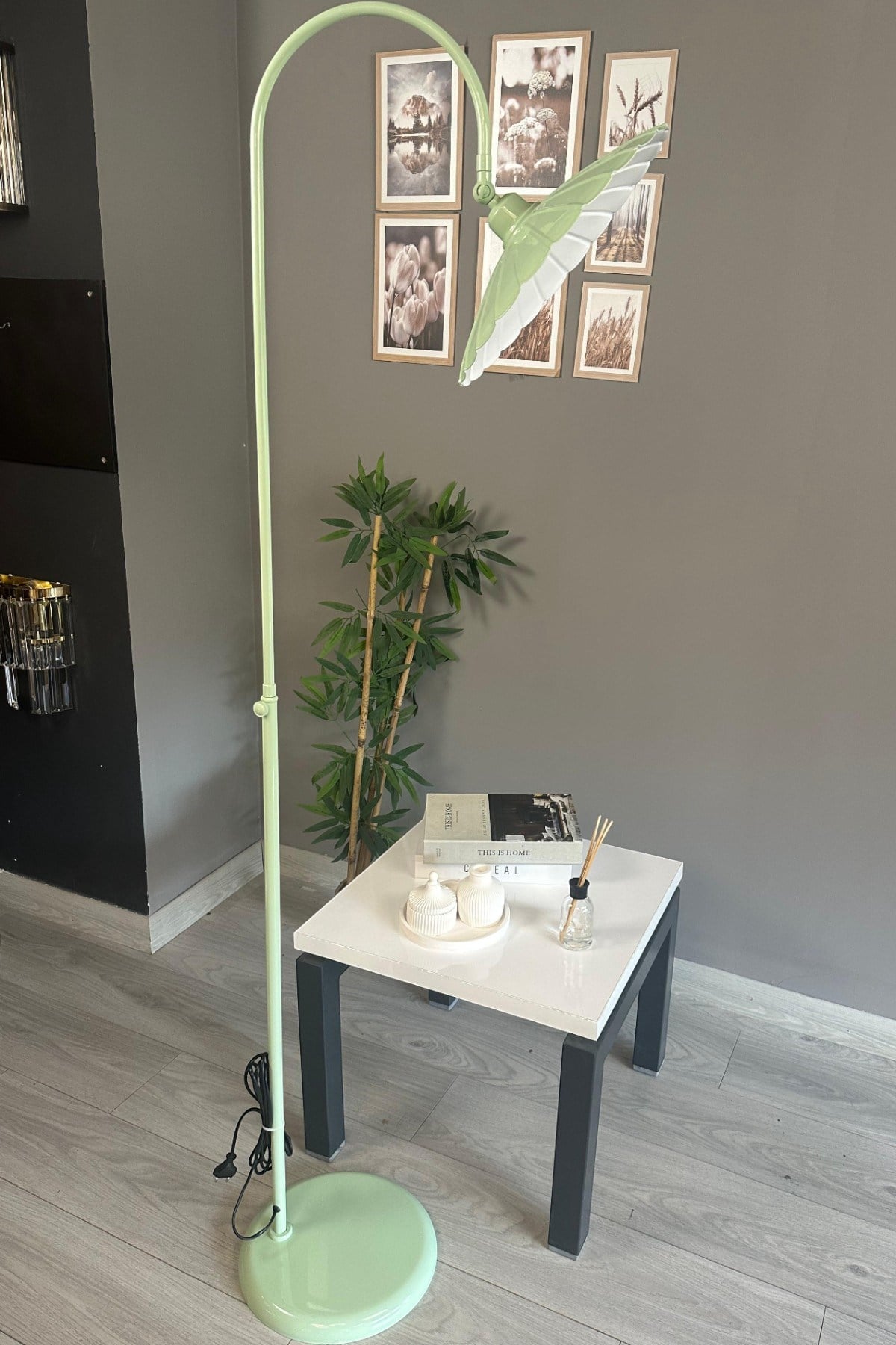 Risso Lambader Mint Gövde Modern Dekoratif Metal Oturma Odası Çalışma Odası
