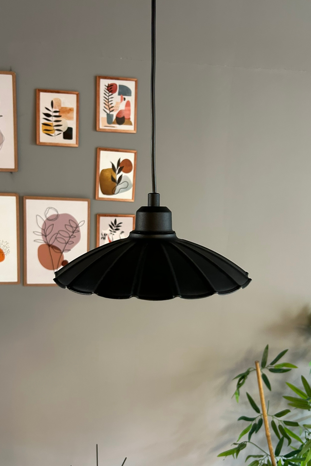 Risso Metal Avize Siyah Yarım Lale Başlık Tekli Rustik Cafe Mutfak Modern Sarkıt Aydınlatma