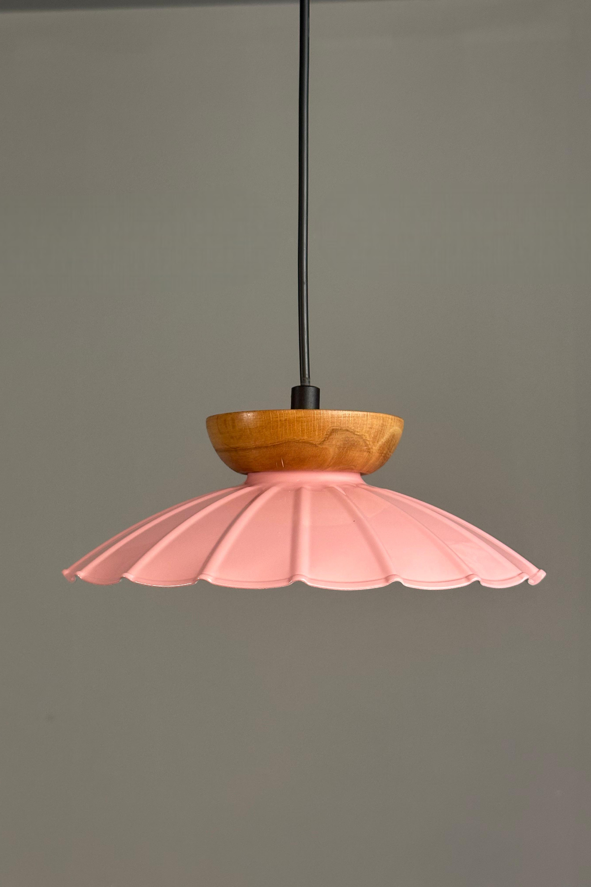 Risso Pembe Ahşap Tabak Tekli Metal Avize Cafe Mutfak Modern Dekoratif Sarkıt Aydınlatma