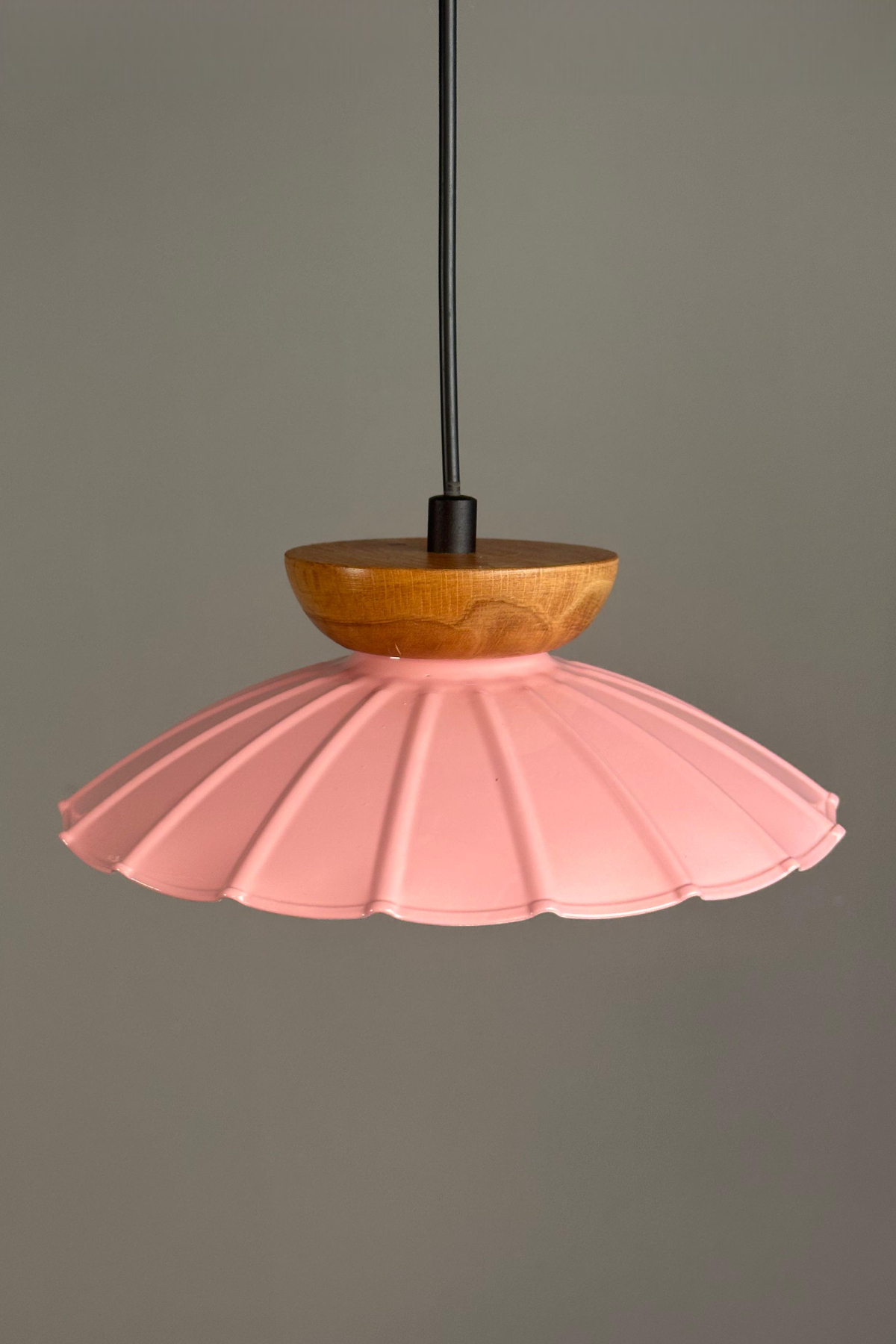 Risso Pembe Ahşap Tabak Tekli Metal Avize Cafe Mutfak Modern Dekoratif Sarkıt Aydınlatma