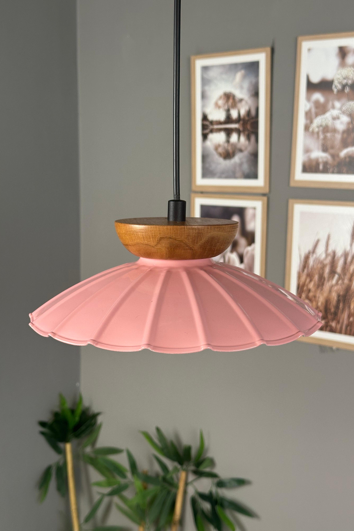 Risso Pembe Ahşap Tabak Tekli Metal Avize Cafe Mutfak Modern Dekoratif Sarkıt Aydınlatma