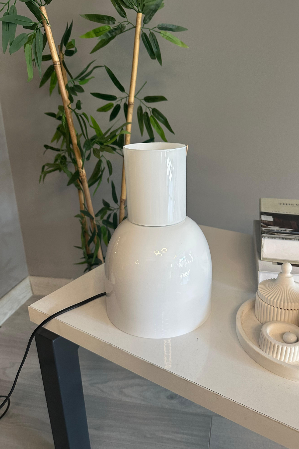 Shiny Masa Lambası Beyaz Renk Çalışma Lambası Dekoratif Metal Abajur Modeli Ofis Ev Aydınlatma