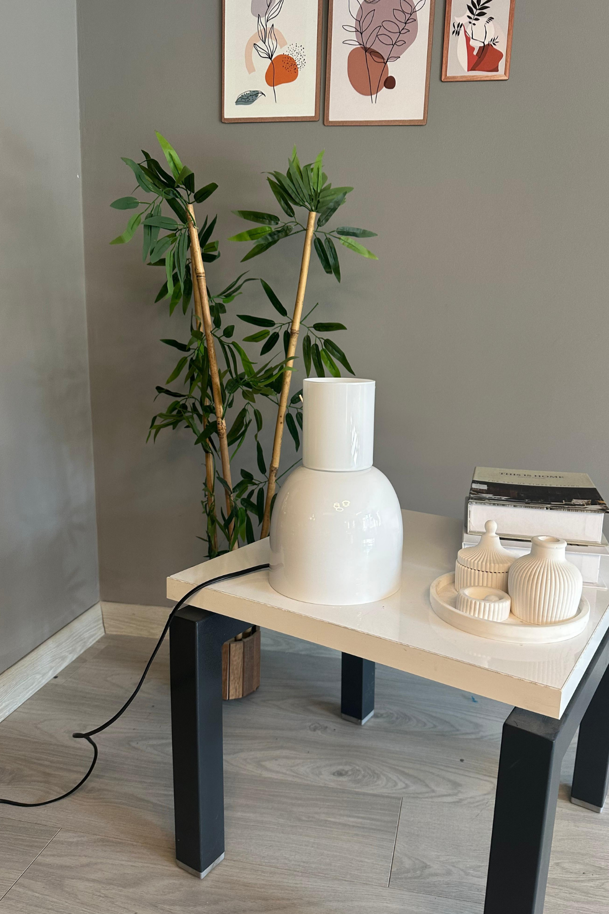 Shiny Masa Lambası Beyaz Renk Çalışma Lambası Dekoratif Metal Abajur Modeli Ofis Ev Aydınlatma