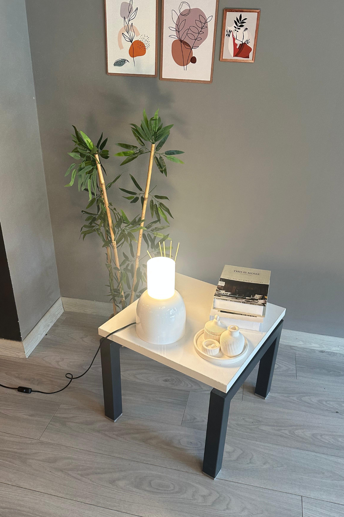 Shiny Masa Lambası Beyaz Renk Çalışma Lambası Dekoratif Metal Abajur Modeli Ofis Ev Aydınlatma