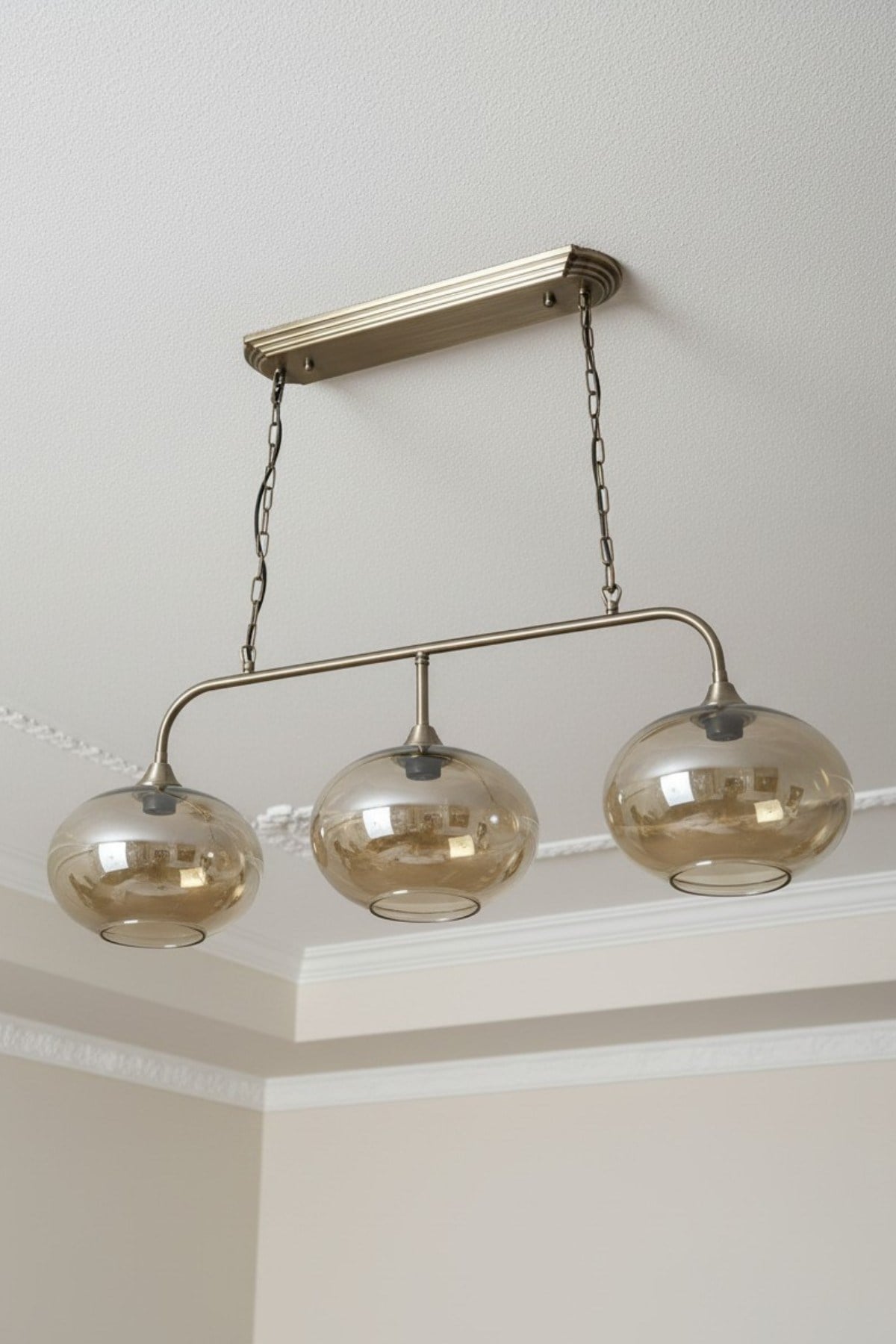 Solvia Beyaz Cam Brillar Üçlü Eskitme Metal Rustik E27 Salon Yemek Masası Sarkıt Avize