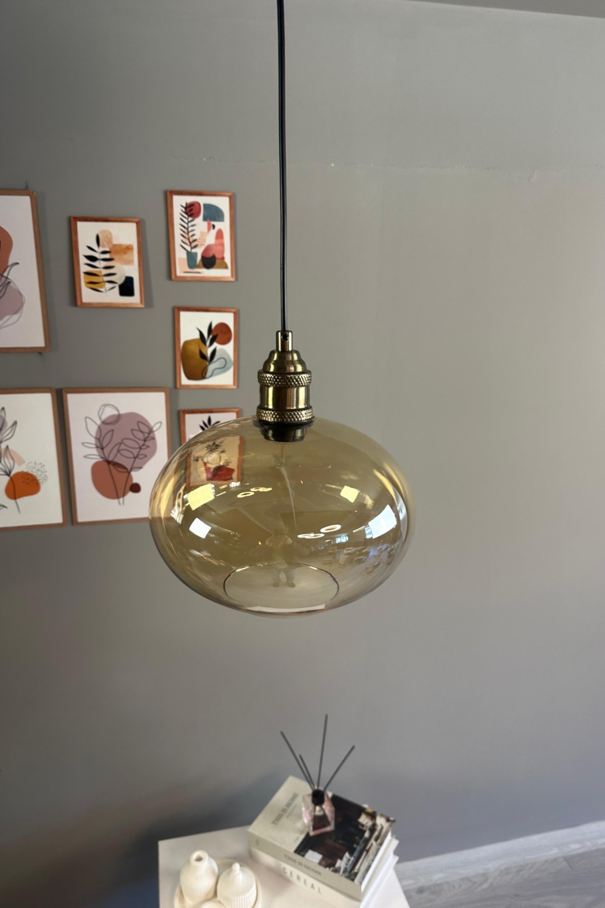 Solvia Cam Bal Rengi Tekli Avize Lale Başlık Retro Sarkıt Lamba Salon Aydınlatma