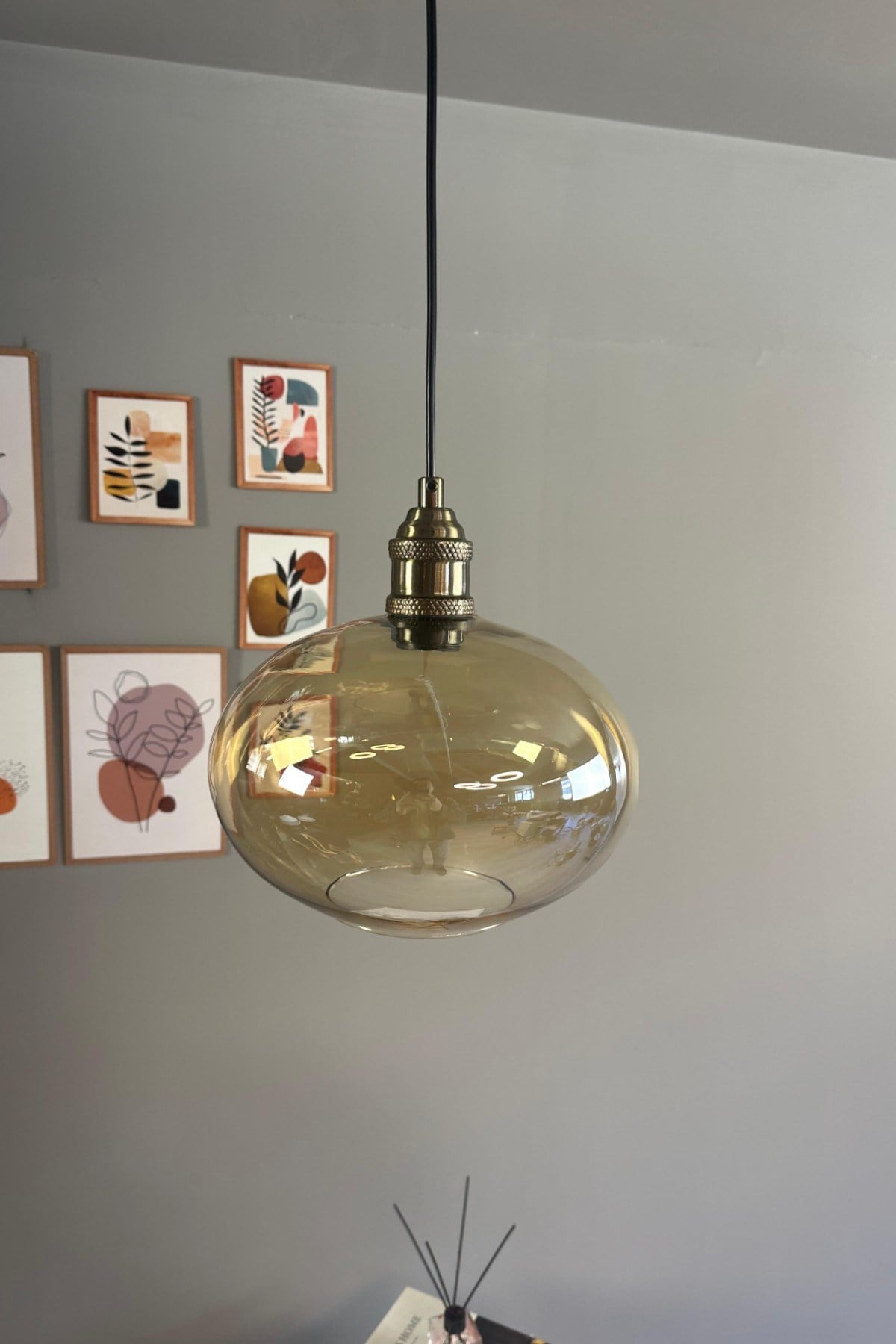 Solvia Cam Bal Rengi Tekli Avize Lale Başlık Retro Sarkıt Lamba Salon Aydınlatma