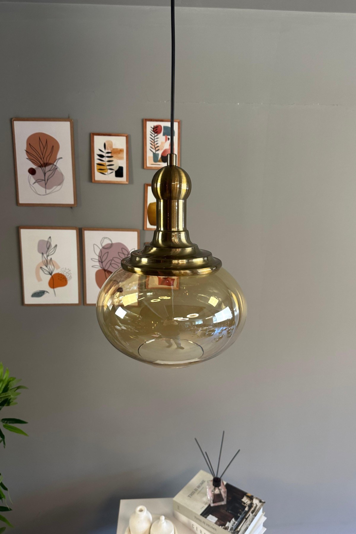 Solvia Cam Bal Rengi Tekli Avize Uzun Eskitme Tokmak Başlık Retro Sarkıt Lamba Salon Aydınlatma