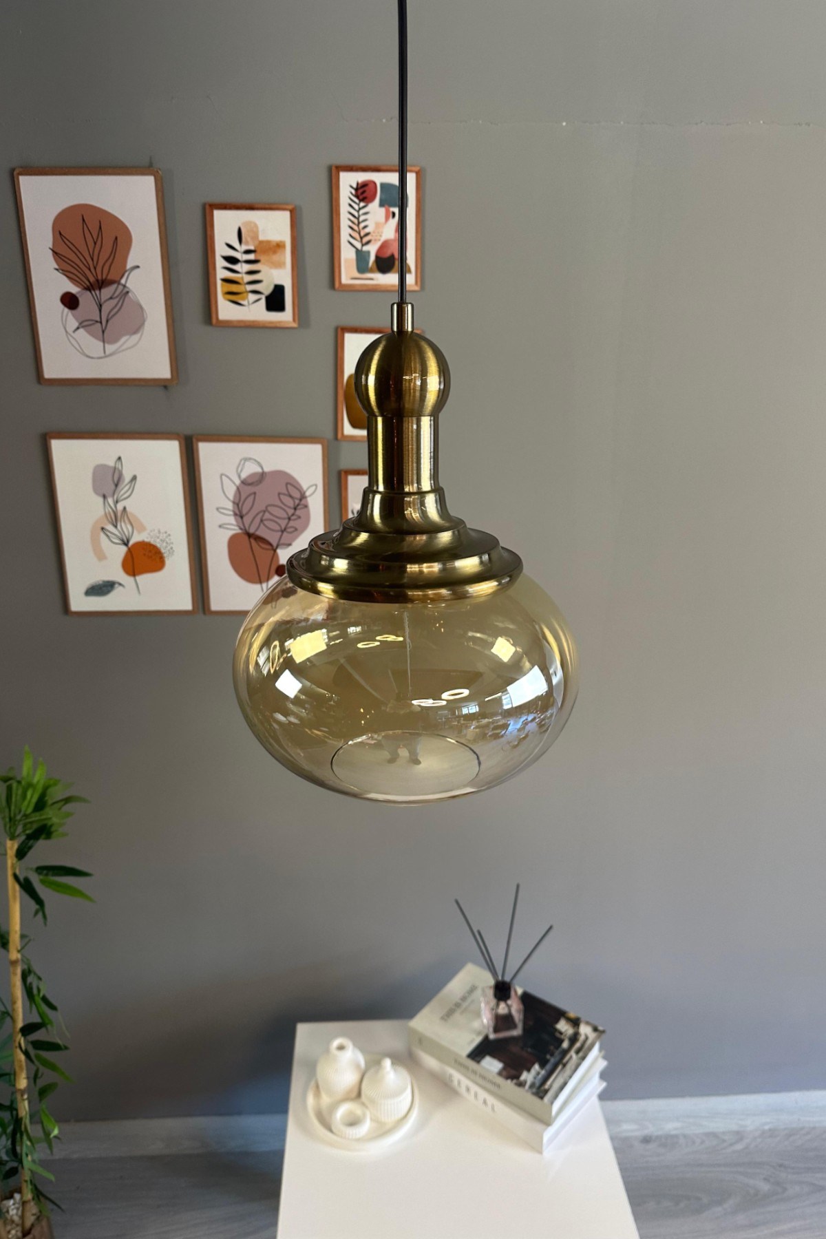 Solvia Cam Bal Rengi Tekli Avize Uzun Eskitme Tokmak Başlık Retro Sarkıt Lamba Salon Aydınlatma