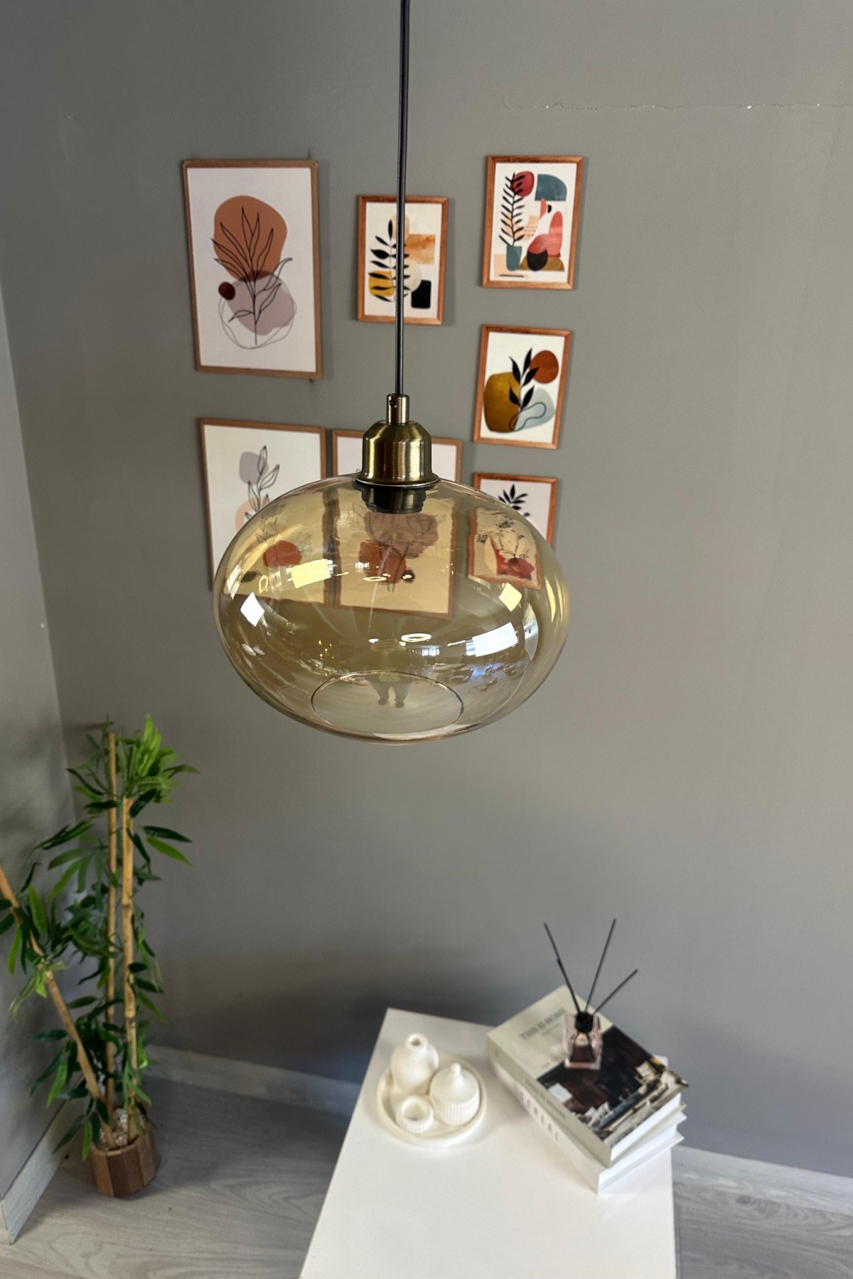 Solvia Cam Bal Rengi Tekli Avize Yarım Lale Başlık Retro Sarkıt Lamba Salon Aydınlatma