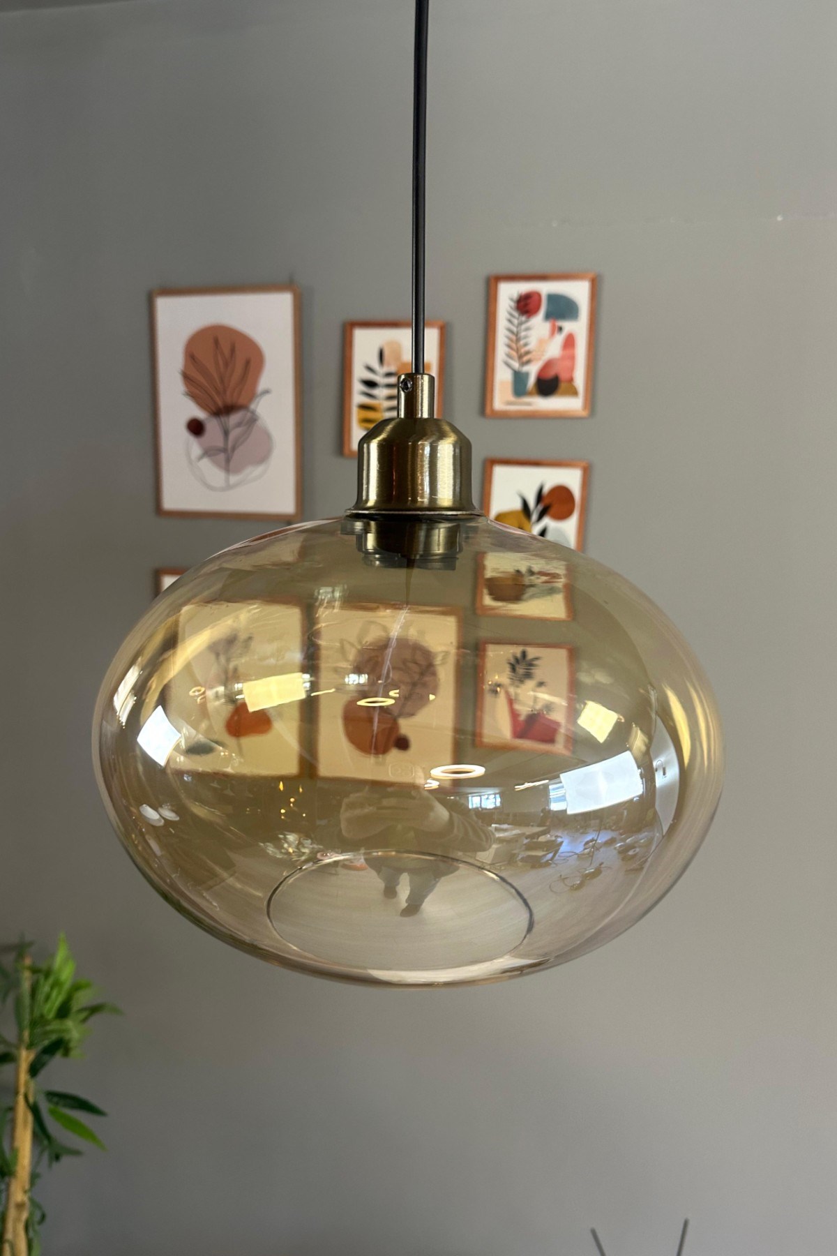 Solvia Cam Bal Rengi Tekli Avize Yarım Lale Başlık Retro Sarkıt Lamba Salon Aydınlatma