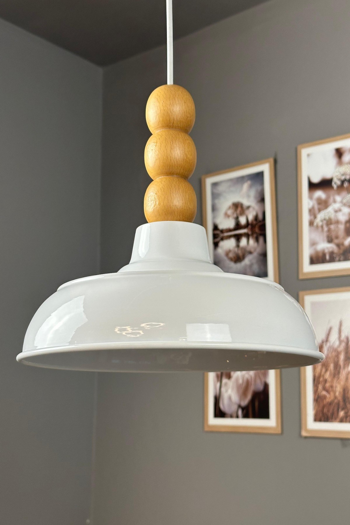Veluna Beyaz Ahşap Üç Boncuk Başlık Avize Retro Sarkıt Ofis Showroom Salon Mutfak Avizeleri
