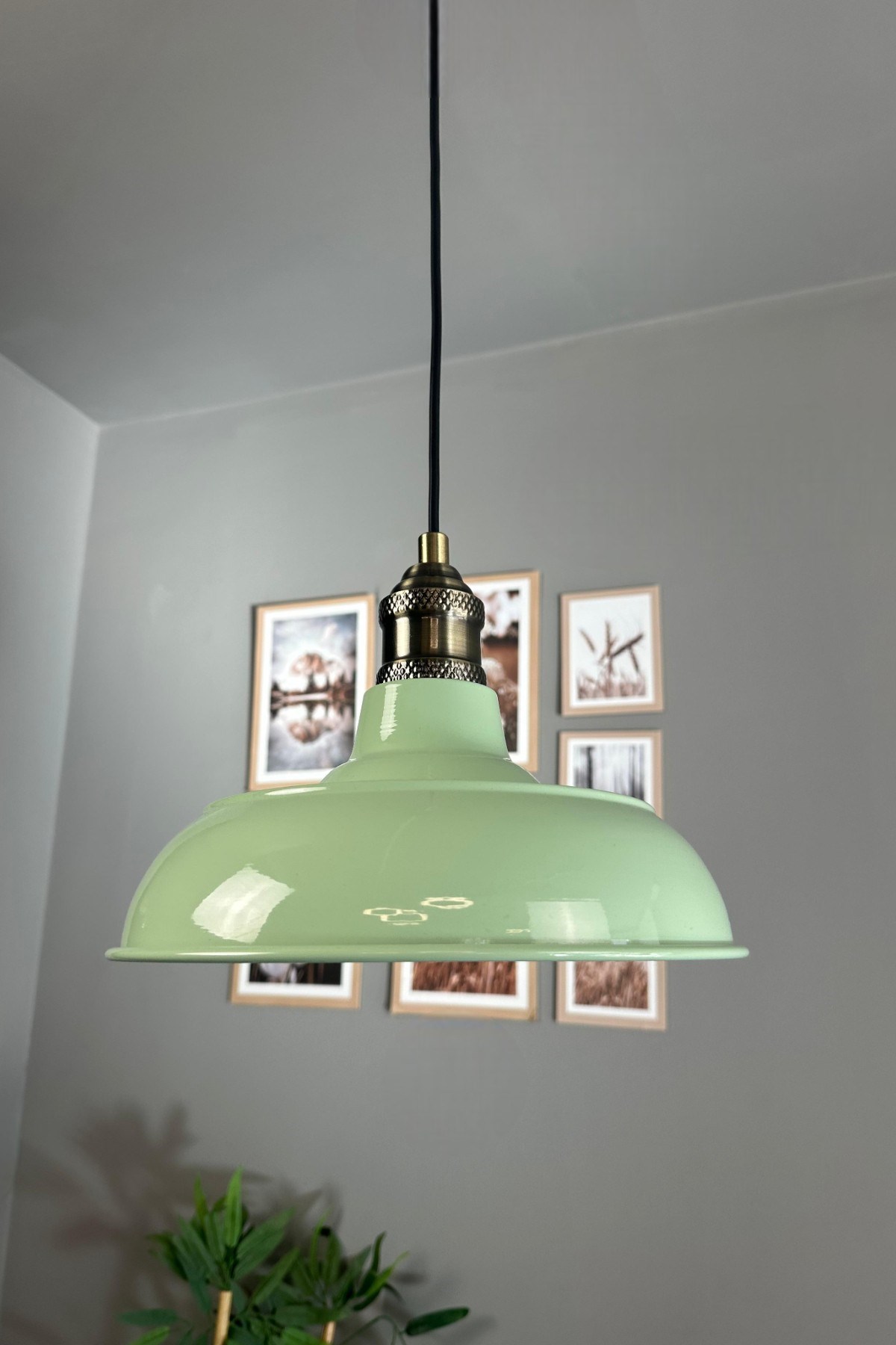 Veluna Mint Yeşili Tekli Eskitme Lale Başlık Avize Retro Sarkıt Ofis Showroom Salon Mutfak Avizeleri