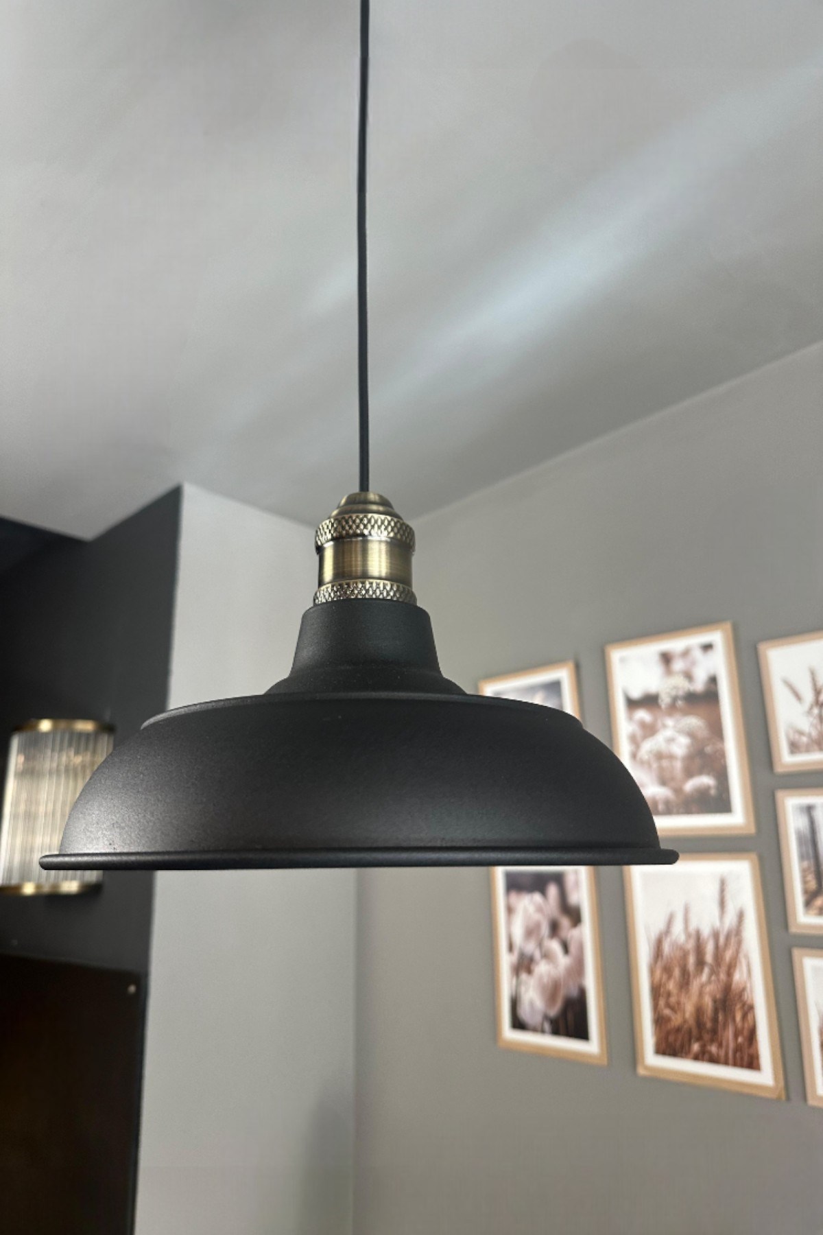 Veluna Siyah Tekli Eskitme Lale Başlık Avize Retro Sarkıt Ofis Showroom Salon Mutfak Avizeleri