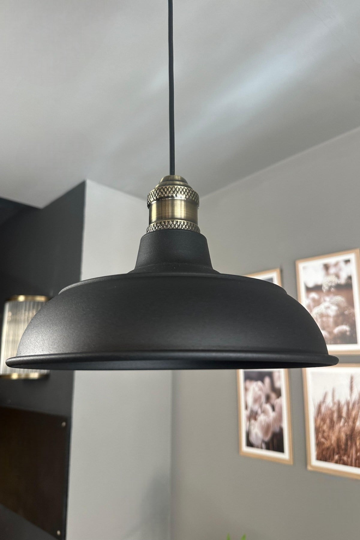 Veluna Siyah Tekli Eskitme Lale Başlık Avize Retro Sarkıt Ofis Showroom Salon Mutfak Avizeleri