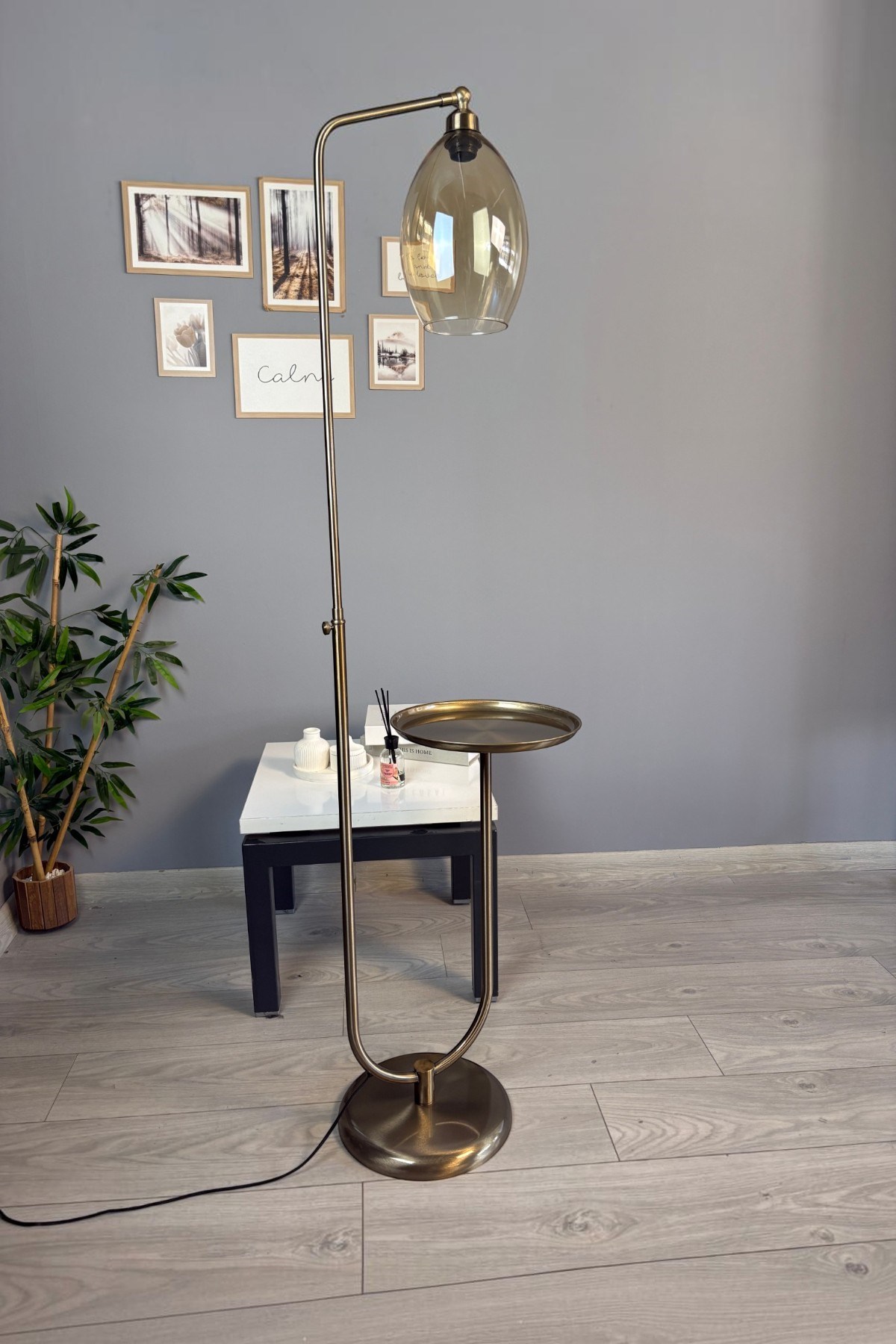 Zoval Eskitme Gövde Bal Rengi Cam Lambader U Tepsili Düz Gövde Modern Dekoratif Metal Oturma Odası Zemin Lambası