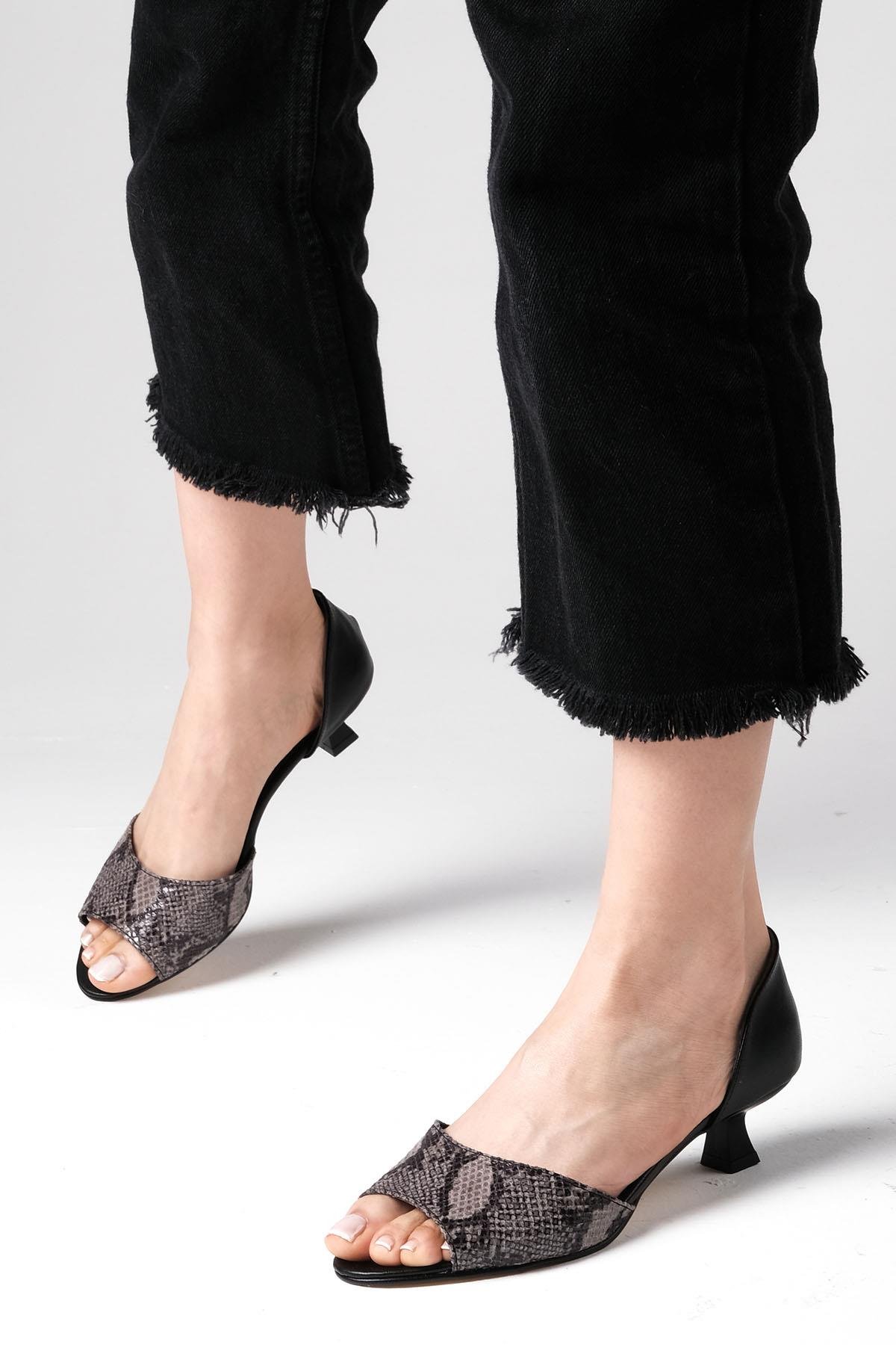 Adrian Gri Renk Kısa Topuklu Ayakkabı-Kısa Topuklu-Mio Gusto-02253GRQ