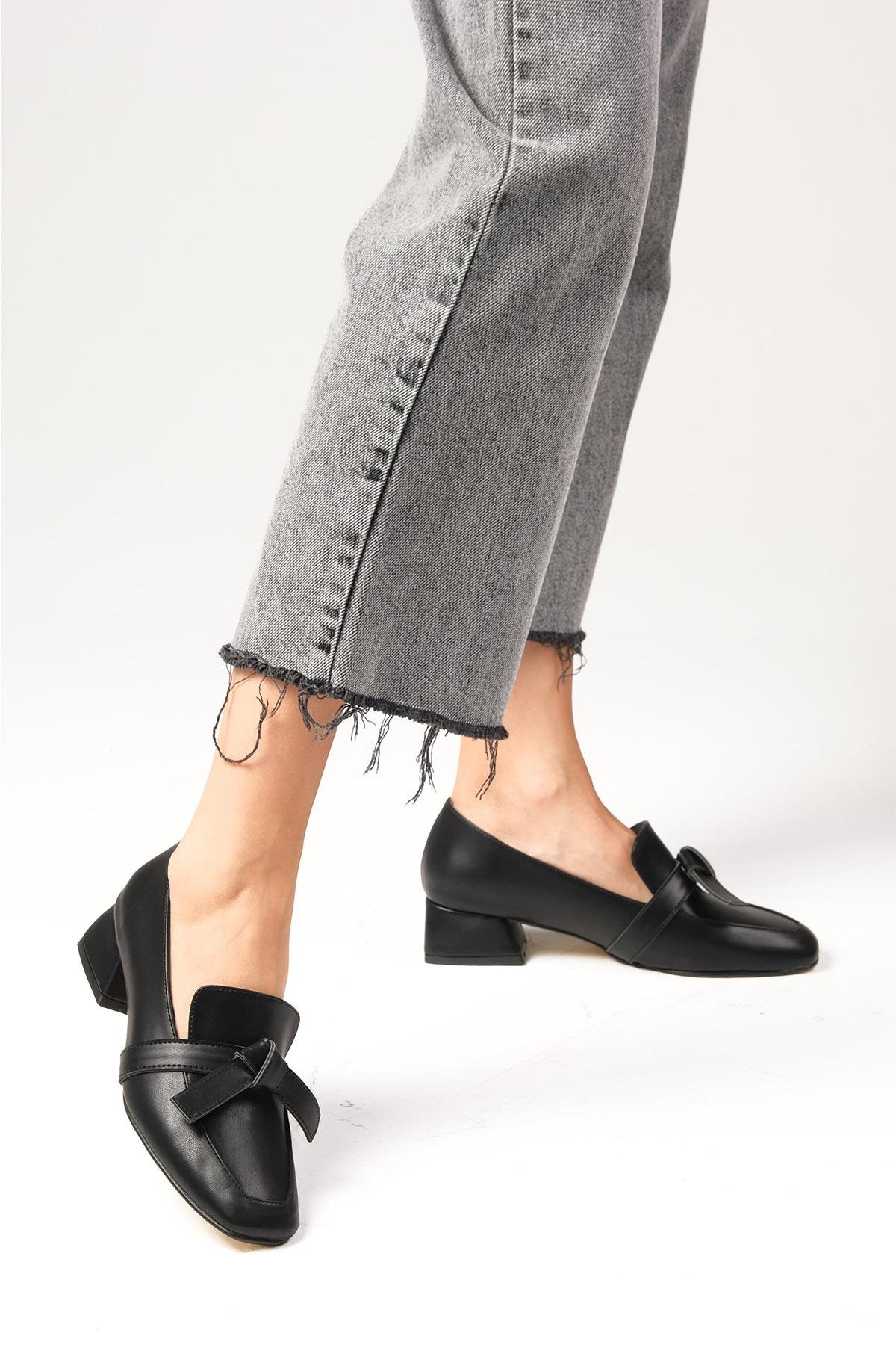 Agatha Siyah Renk Kısa Topuklu Ayakkabı-Kısa Topuklu-Mio Gusto-01487BLC