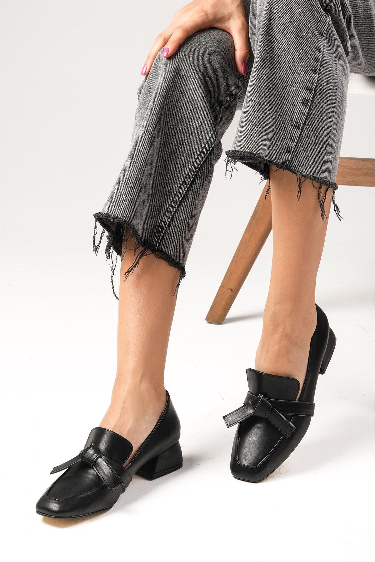 Agatha Siyah Renk Kısa Topuklu Ayakkabı-Kısa Topuklu-Mio Gusto-01487BLC