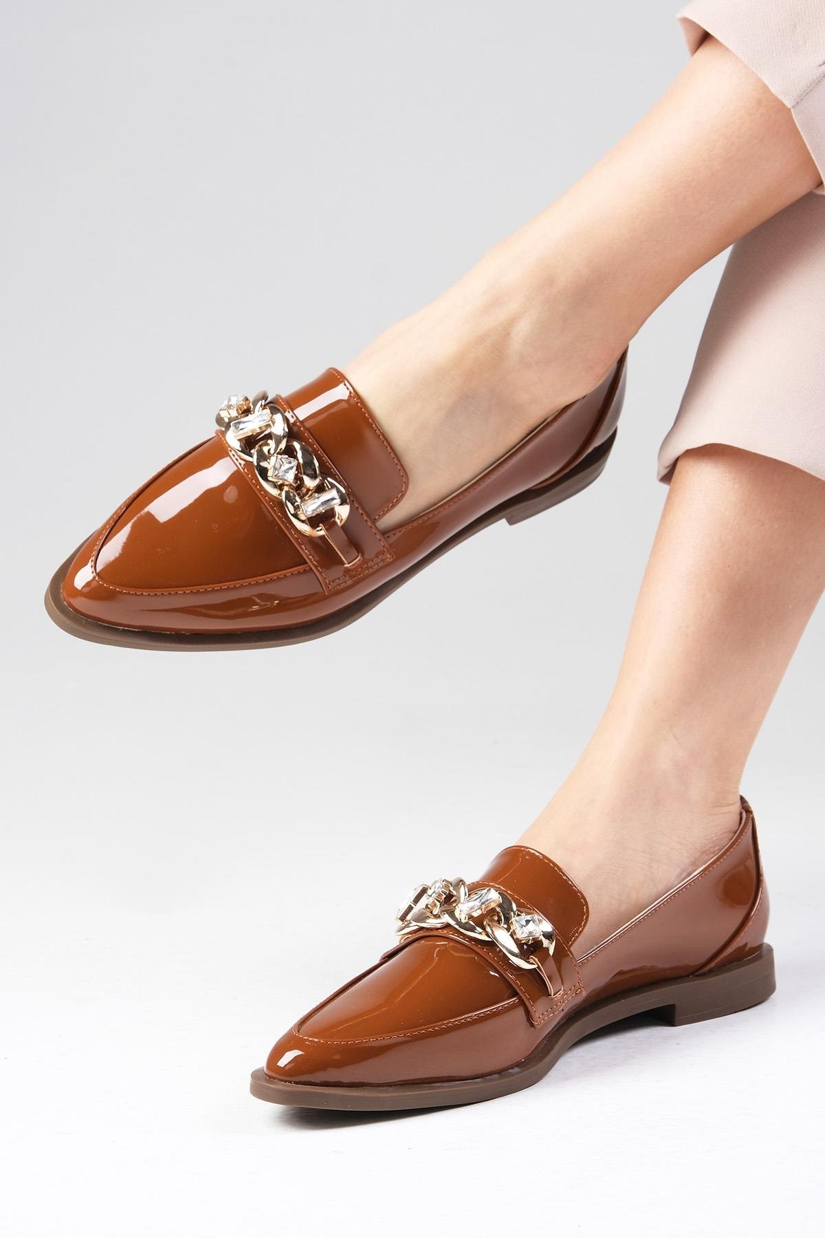 Aileen Taba Renk Rugan Zincirli Loafer Ayakkabı-DÜZ AYAKKABI-Mio Gusto-01391TAR