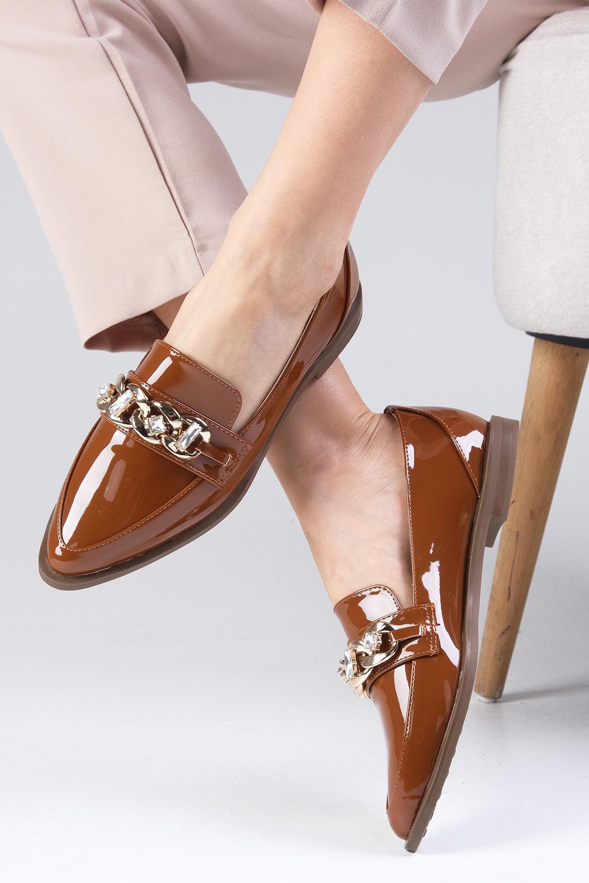 Aileen Taba Renk Rugan Zincirli Loafer Ayakkabı-DÜZ AYAKKABI-Mio Gusto-01391TAR